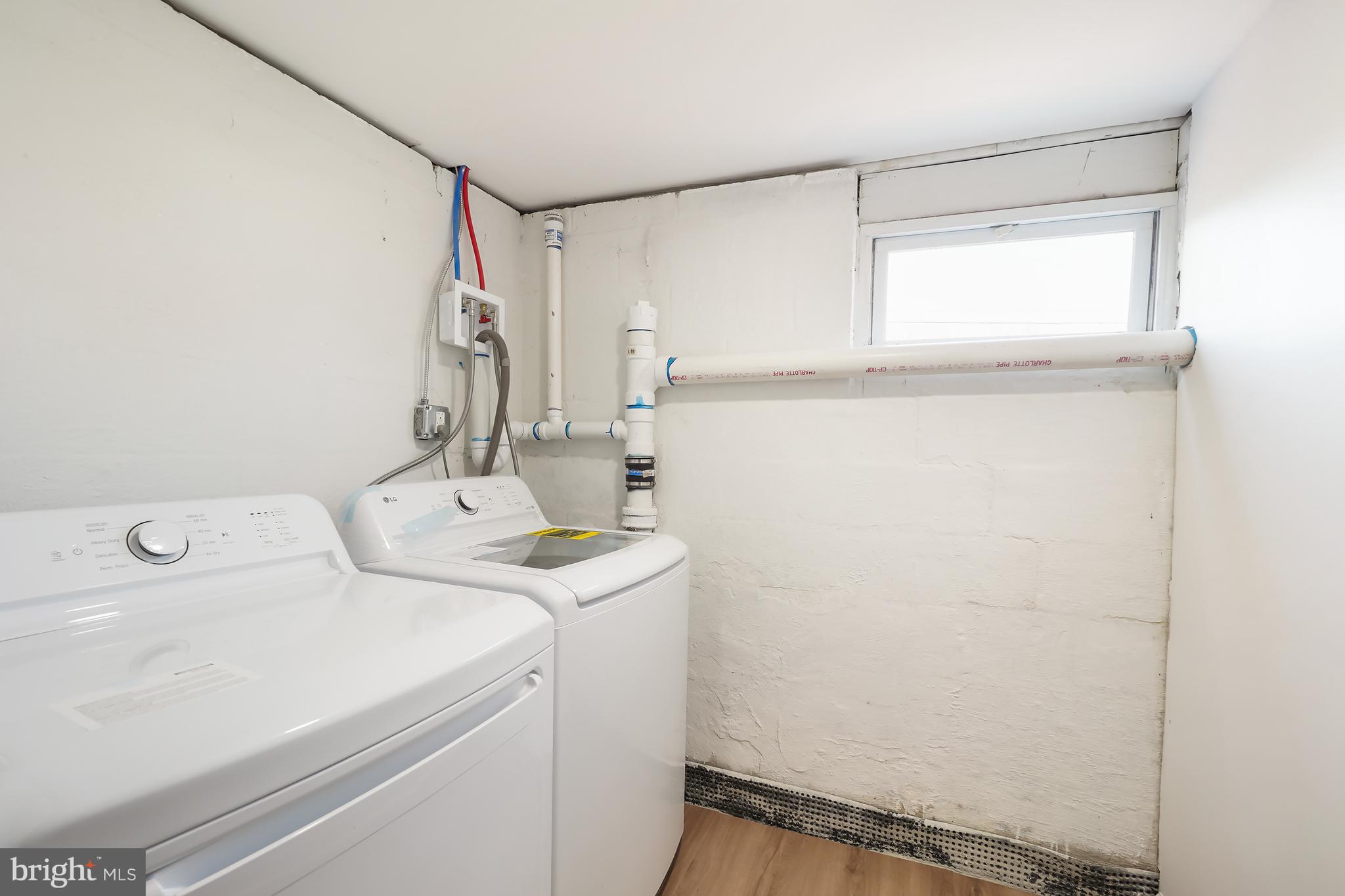 SAUNDERS POINT - Residential