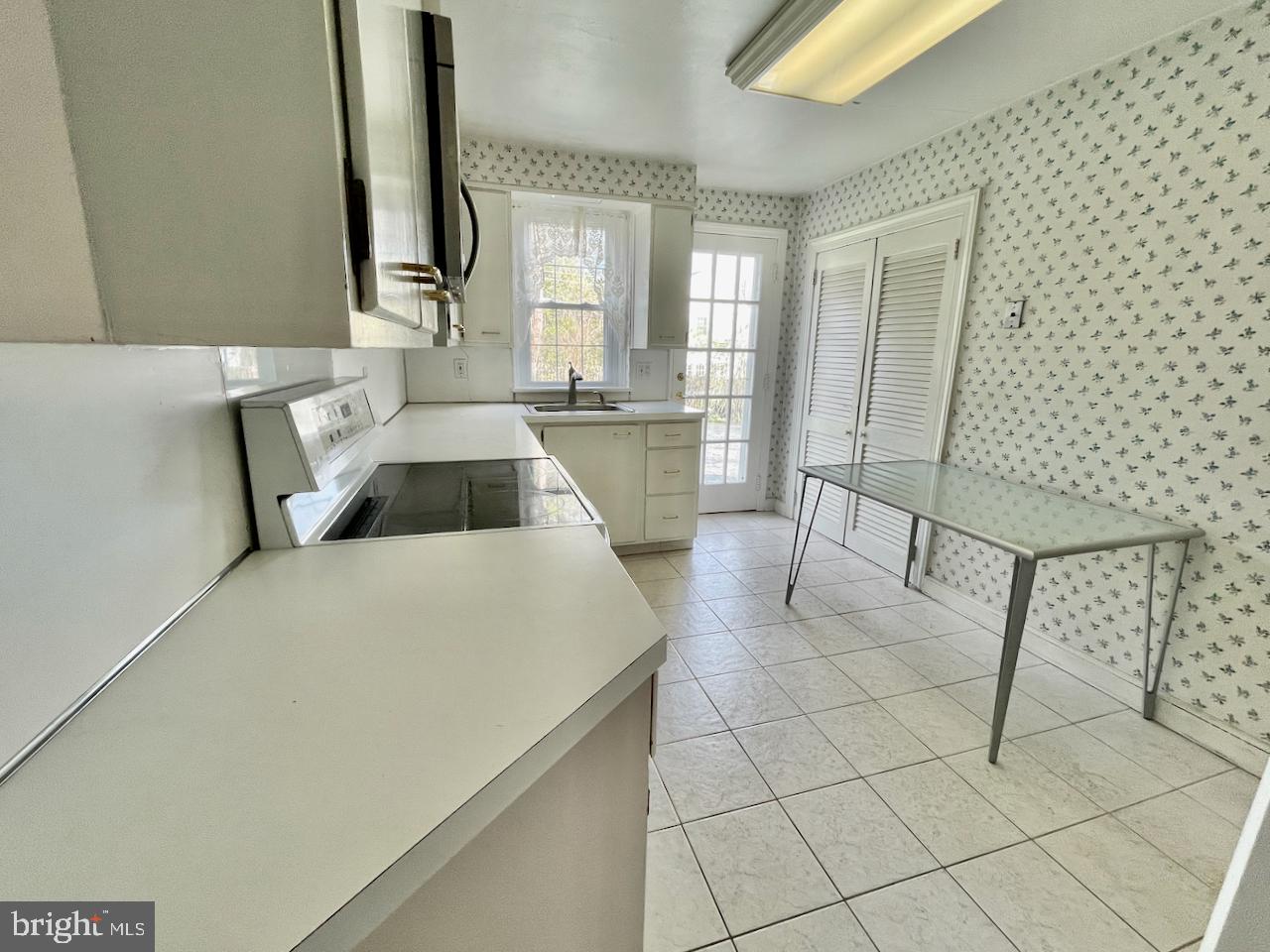 MERION GOLF MANOR - Residential