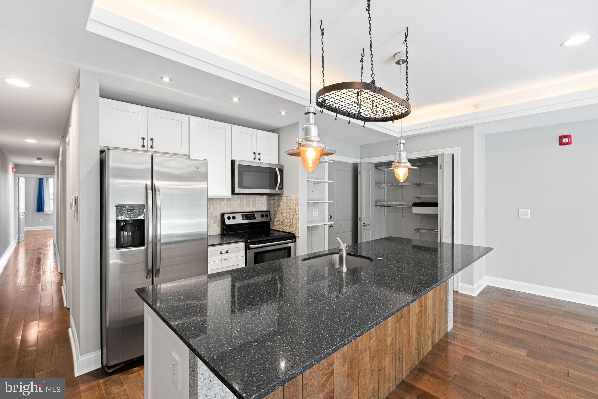 1022-24 FAIRMOUNT AVENUE 6