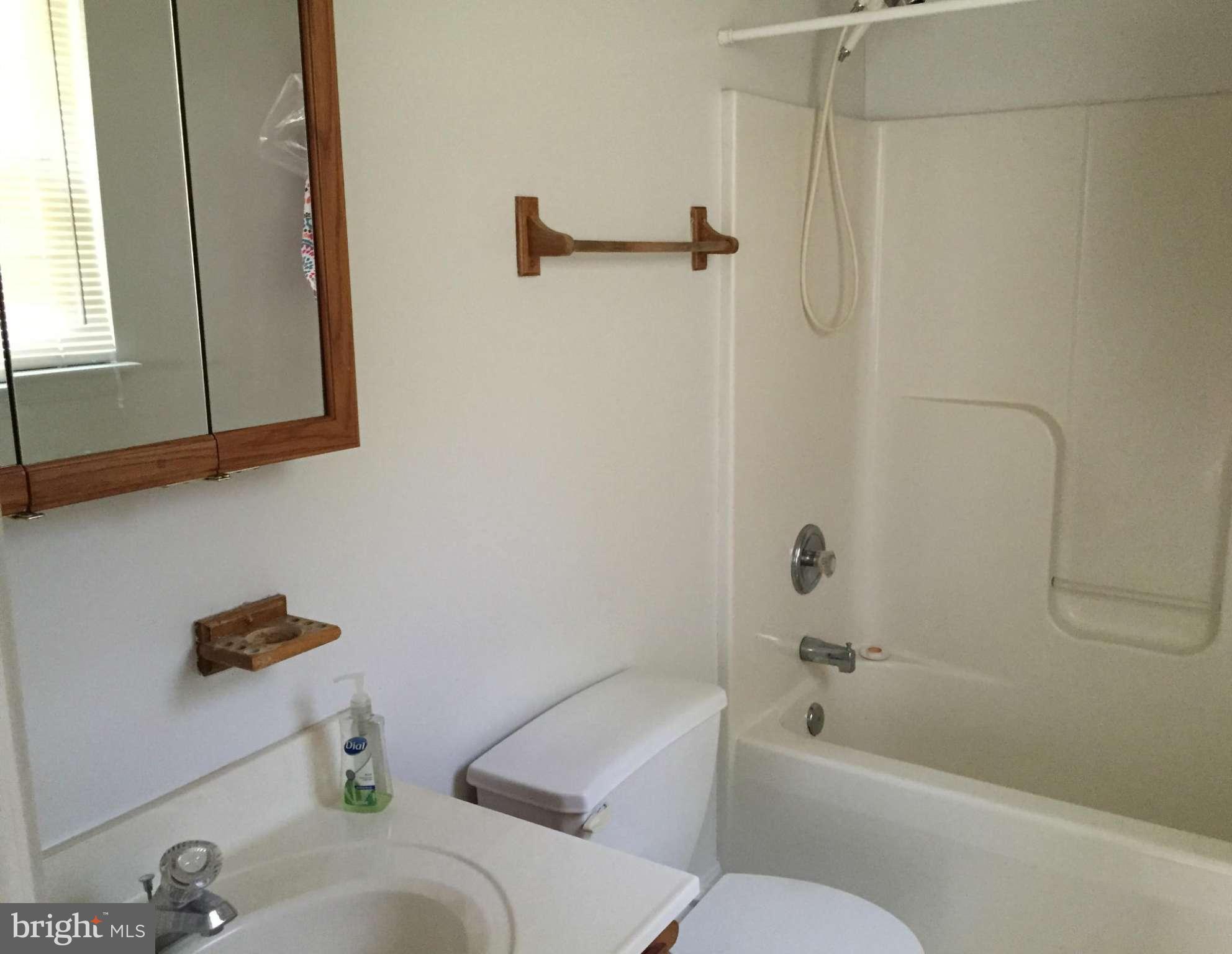 LAUREL GLEN - Residential Lease