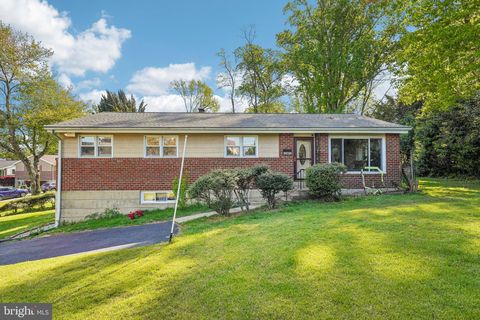 Photo of 914 Westdale Place, SPRINGFIELD, PA 19064 (MLS # PADE2114238)