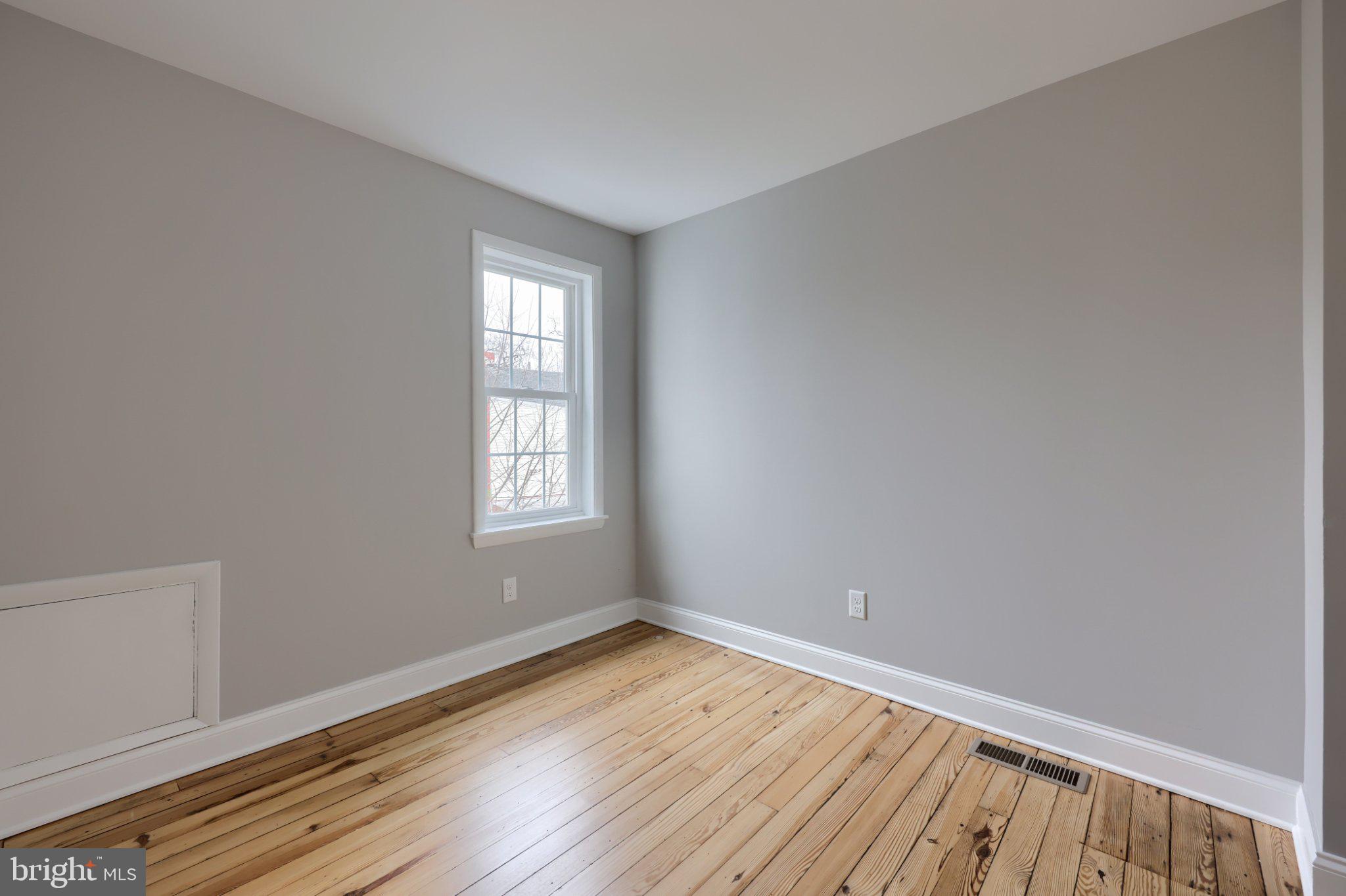 13 E NEW STREET