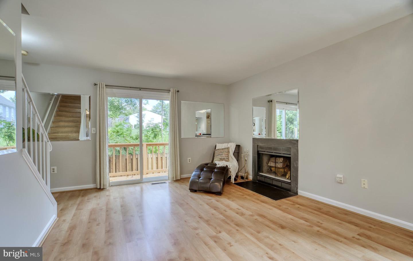 DUNDREE KNOLL - Residential Lease