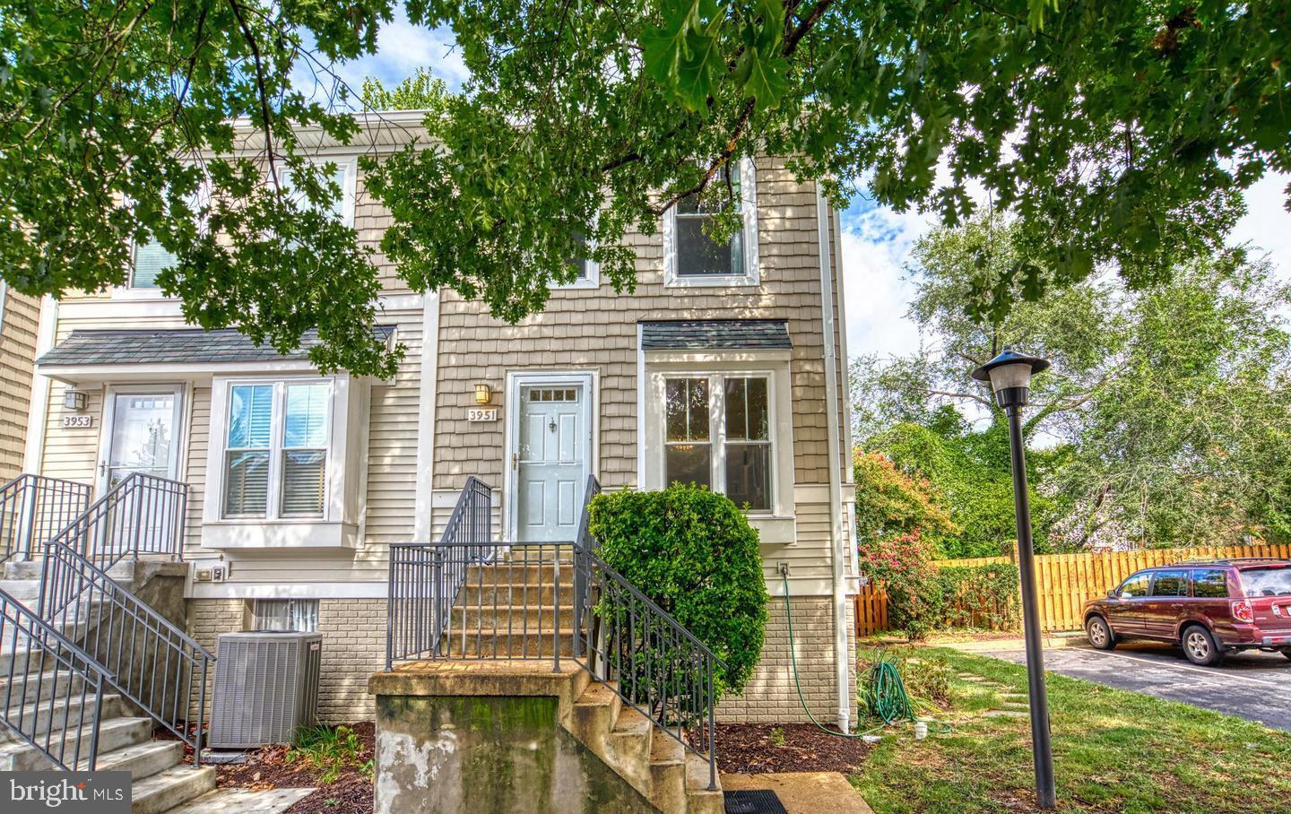 DUNDREE KNOLL - Residential Lease