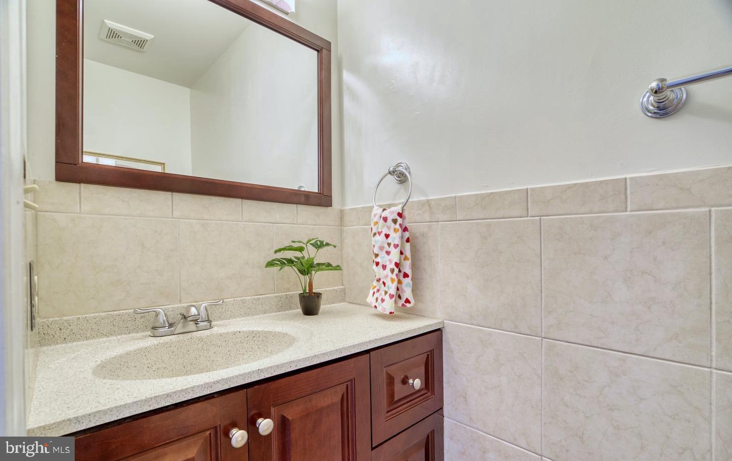 DUNDREE KNOLL - Residential Lease