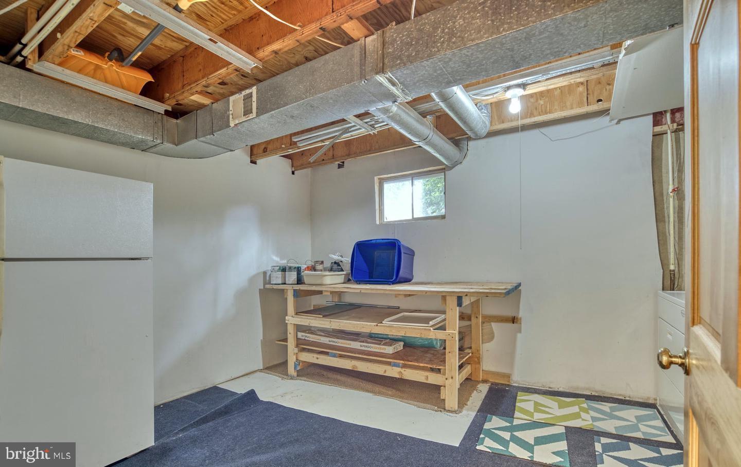 DUNDREE KNOLL - Residential Lease