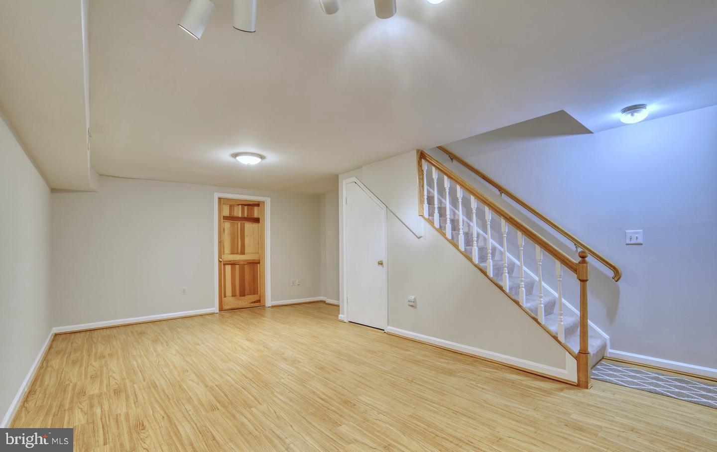 DUNDREE KNOLL - Residential Lease