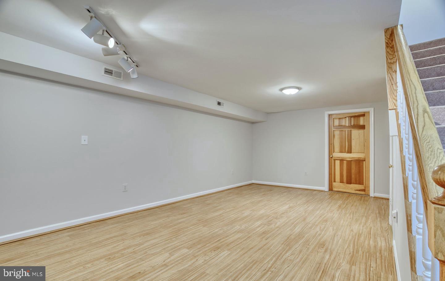 DUNDREE KNOLL - Residential Lease