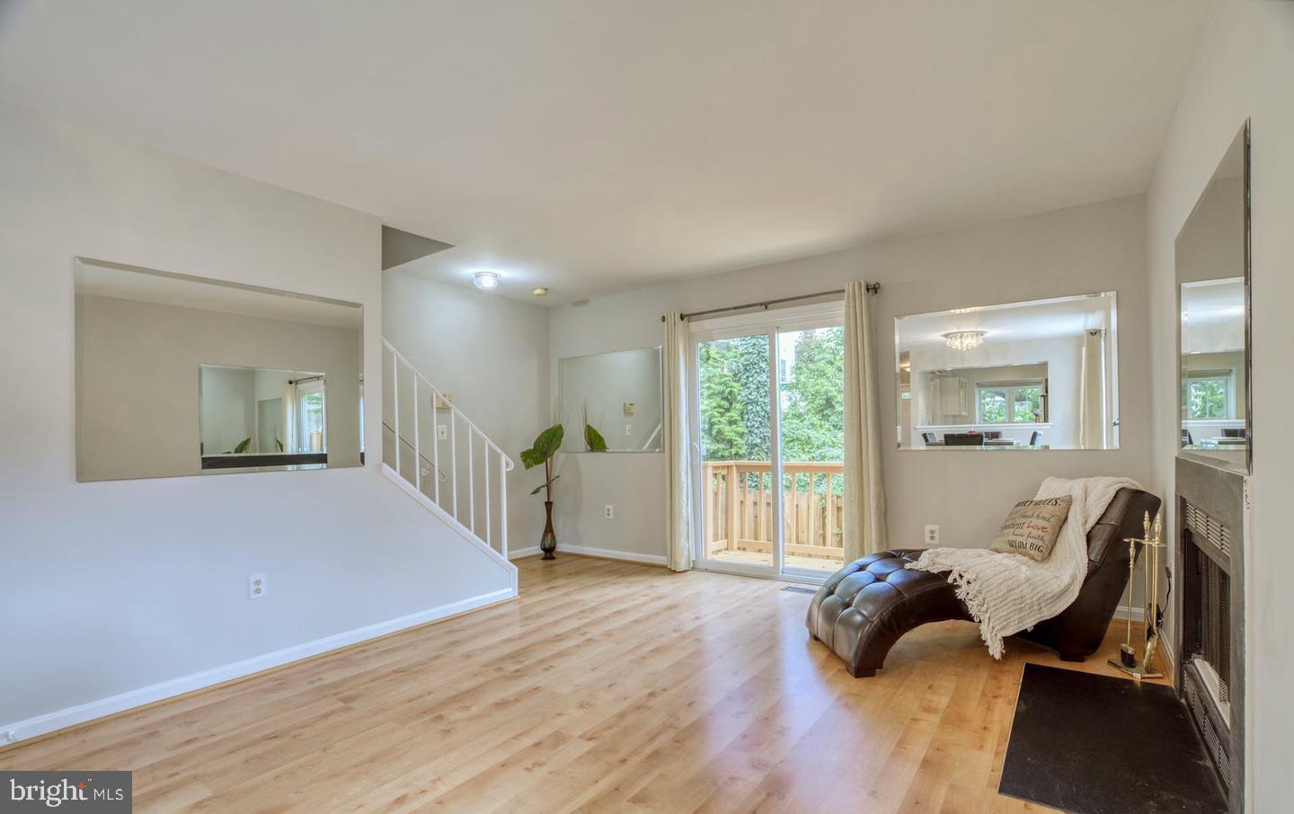 DUNDREE KNOLL - Residential Lease