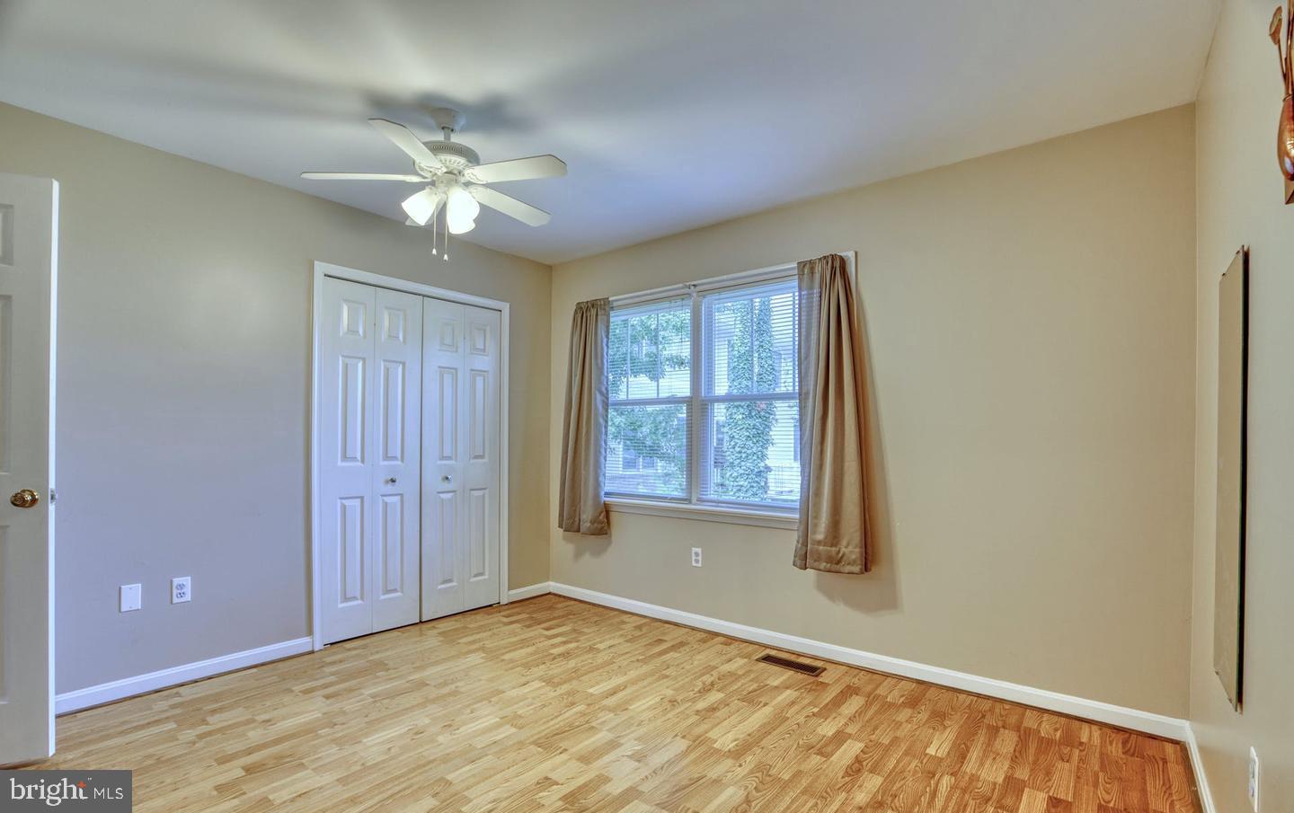 DUNDREE KNOLL - Residential Lease