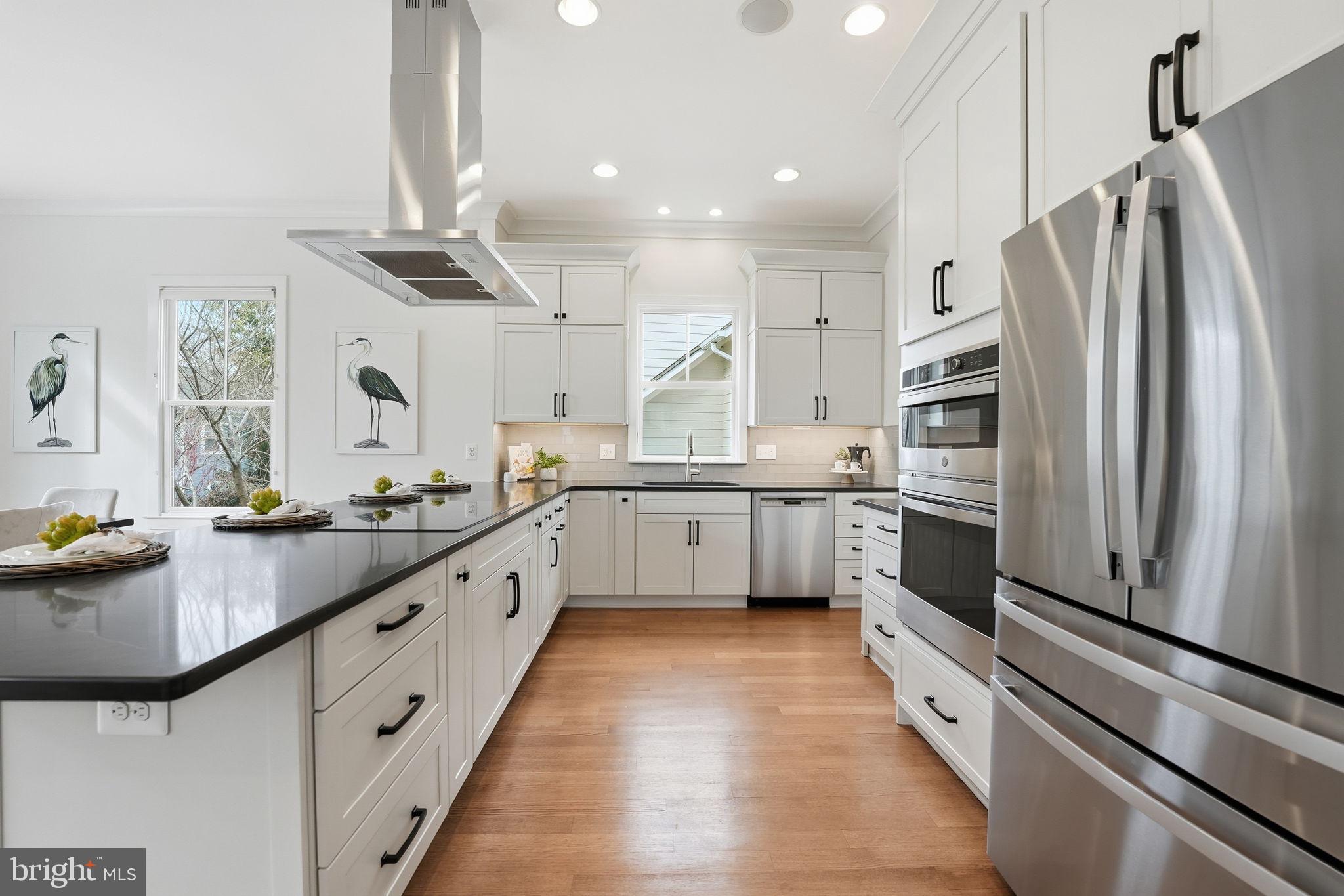 LYON VILLAGE - Residential