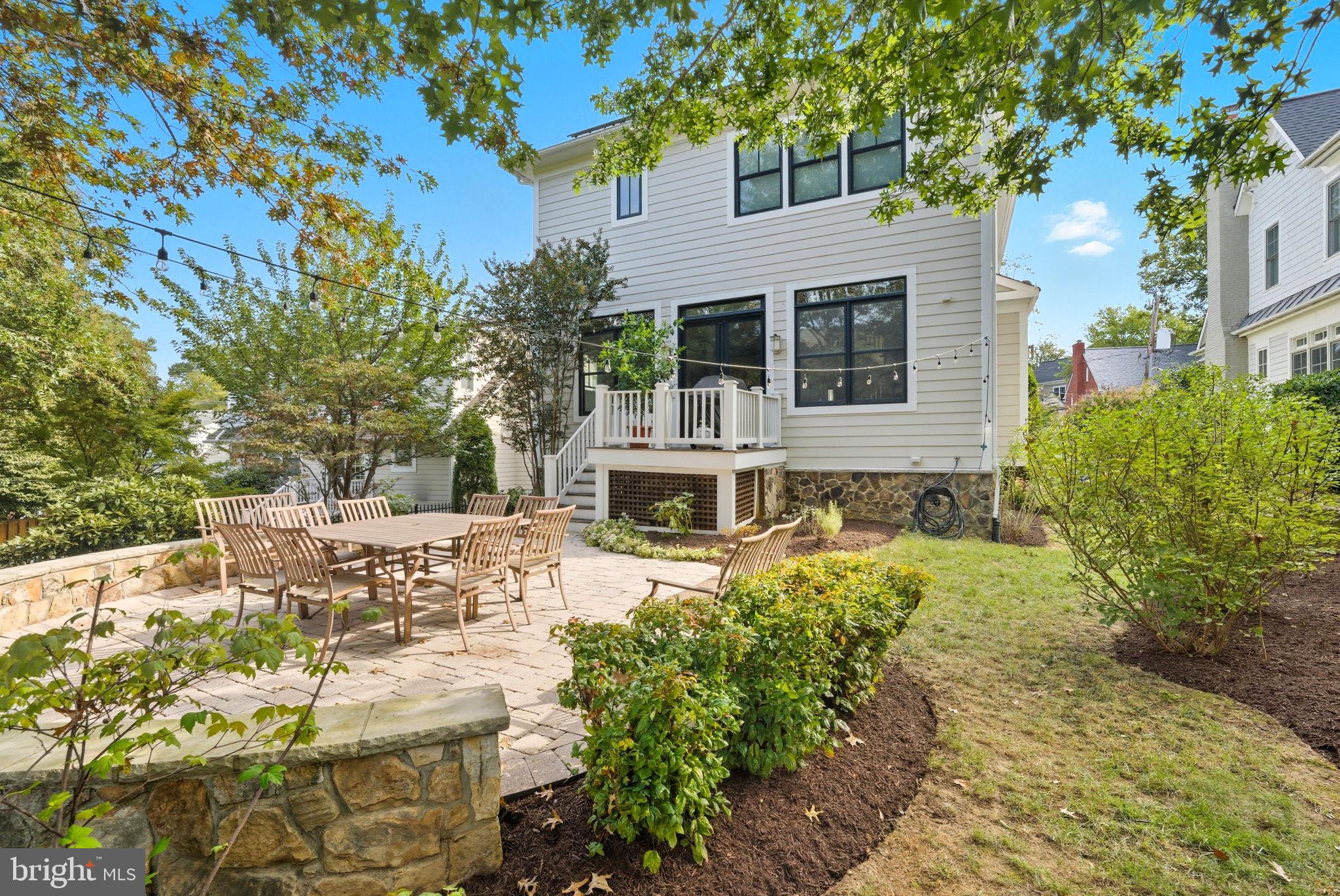 LYON VILLAGE - Residential