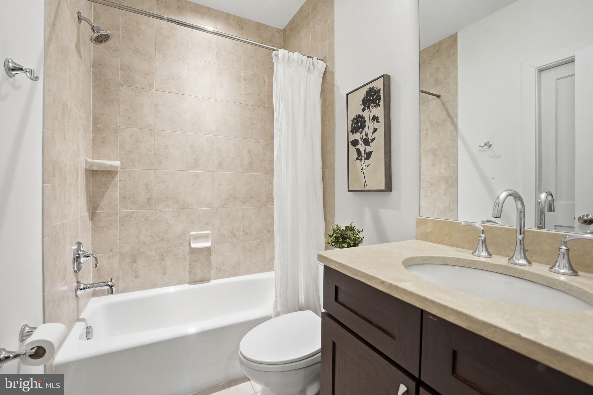 LYON VILLAGE - Residential