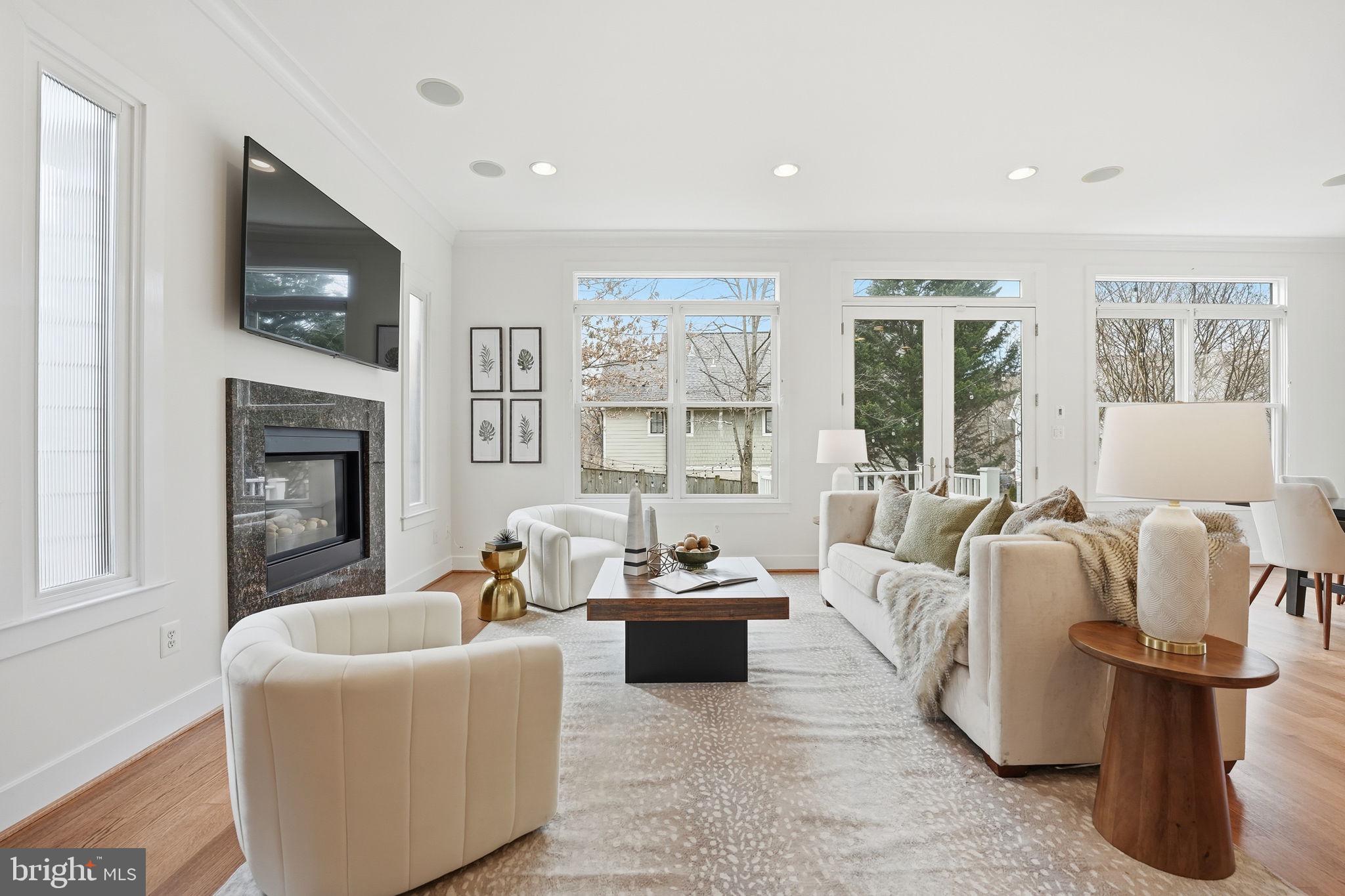 LYON VILLAGE - Residential