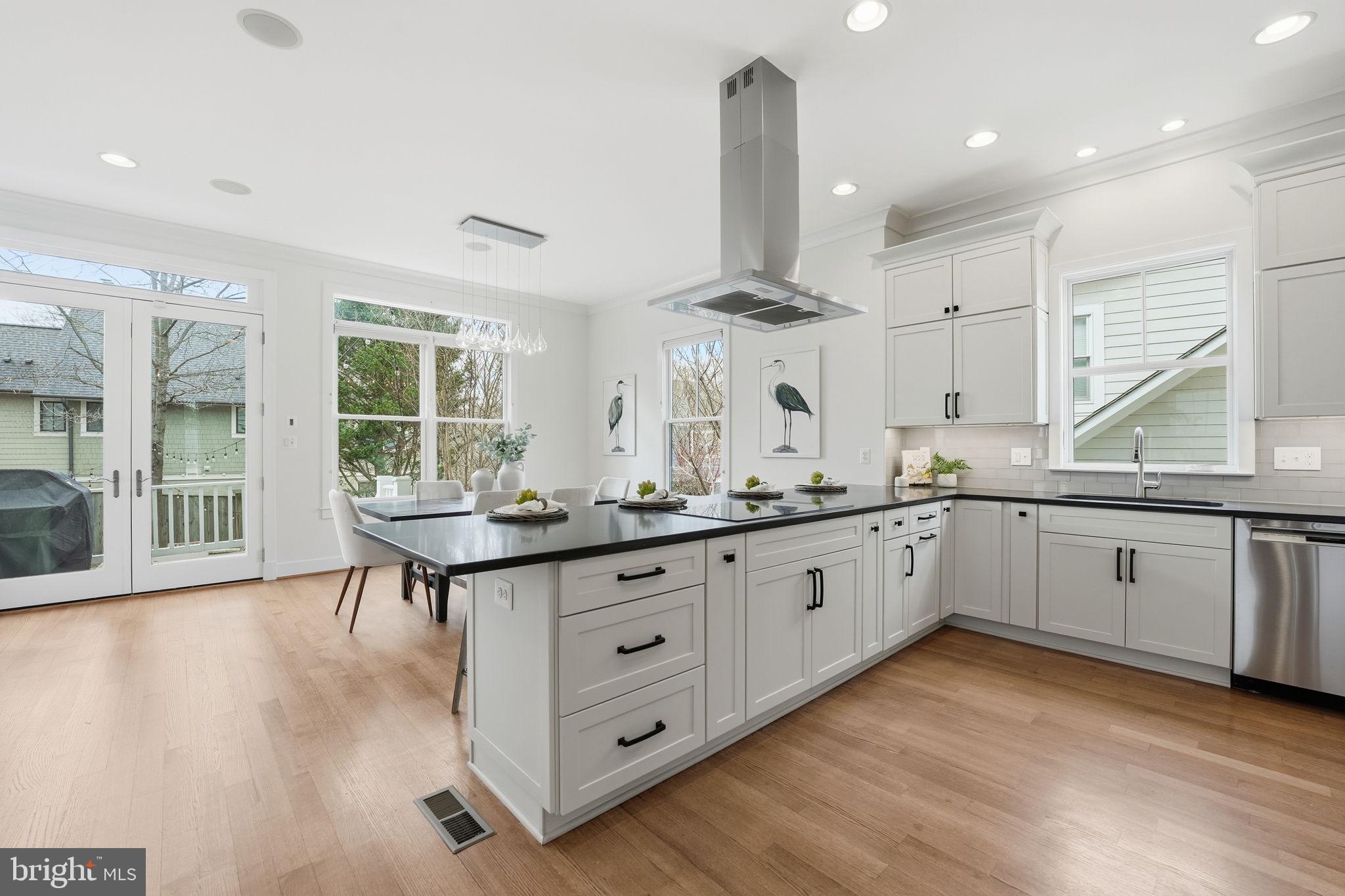 LYON VILLAGE - Residential