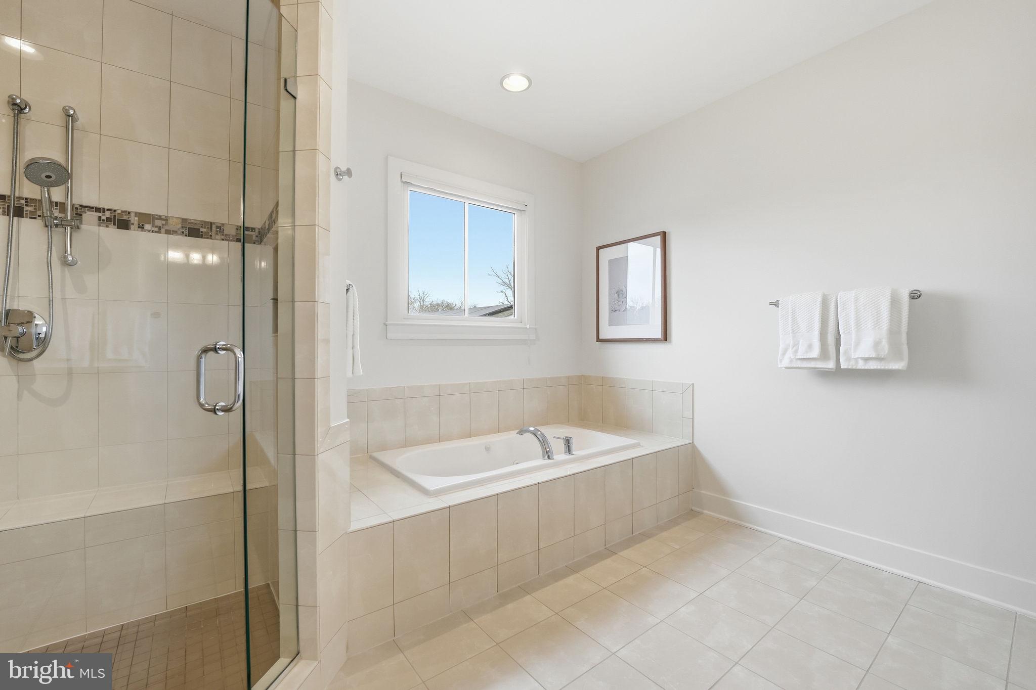 LYON VILLAGE - Residential