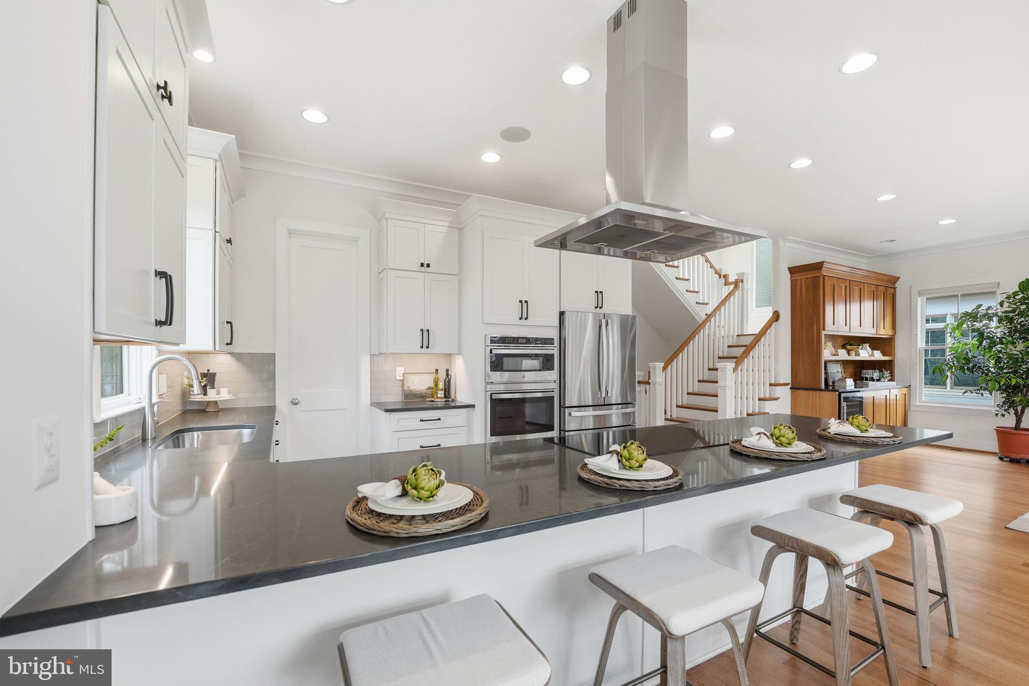 LYON VILLAGE - Residential