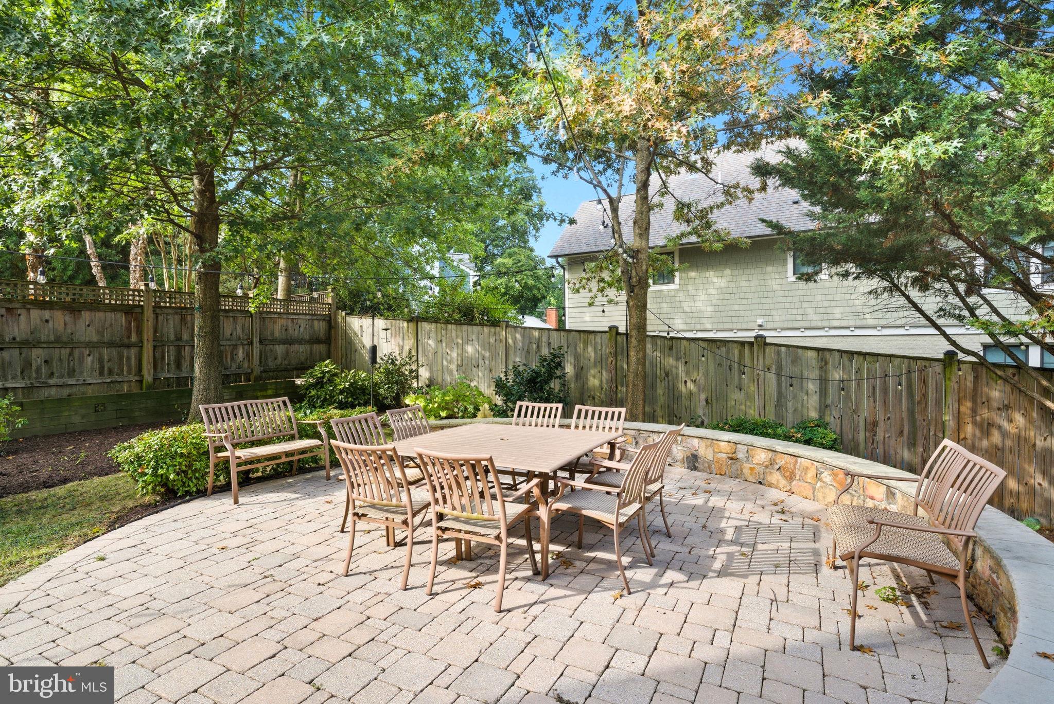 LYON VILLAGE - Residential