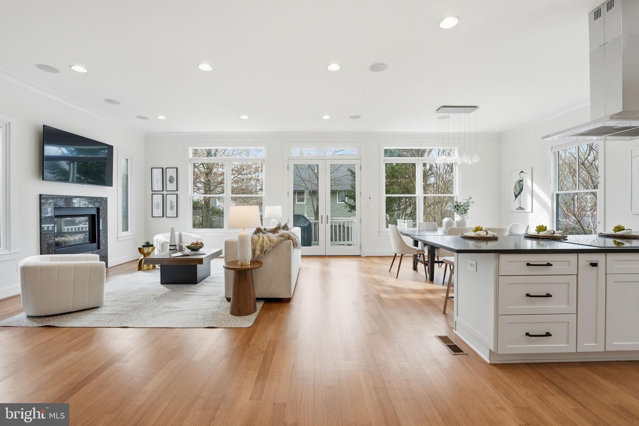 LYON VILLAGE - Residential