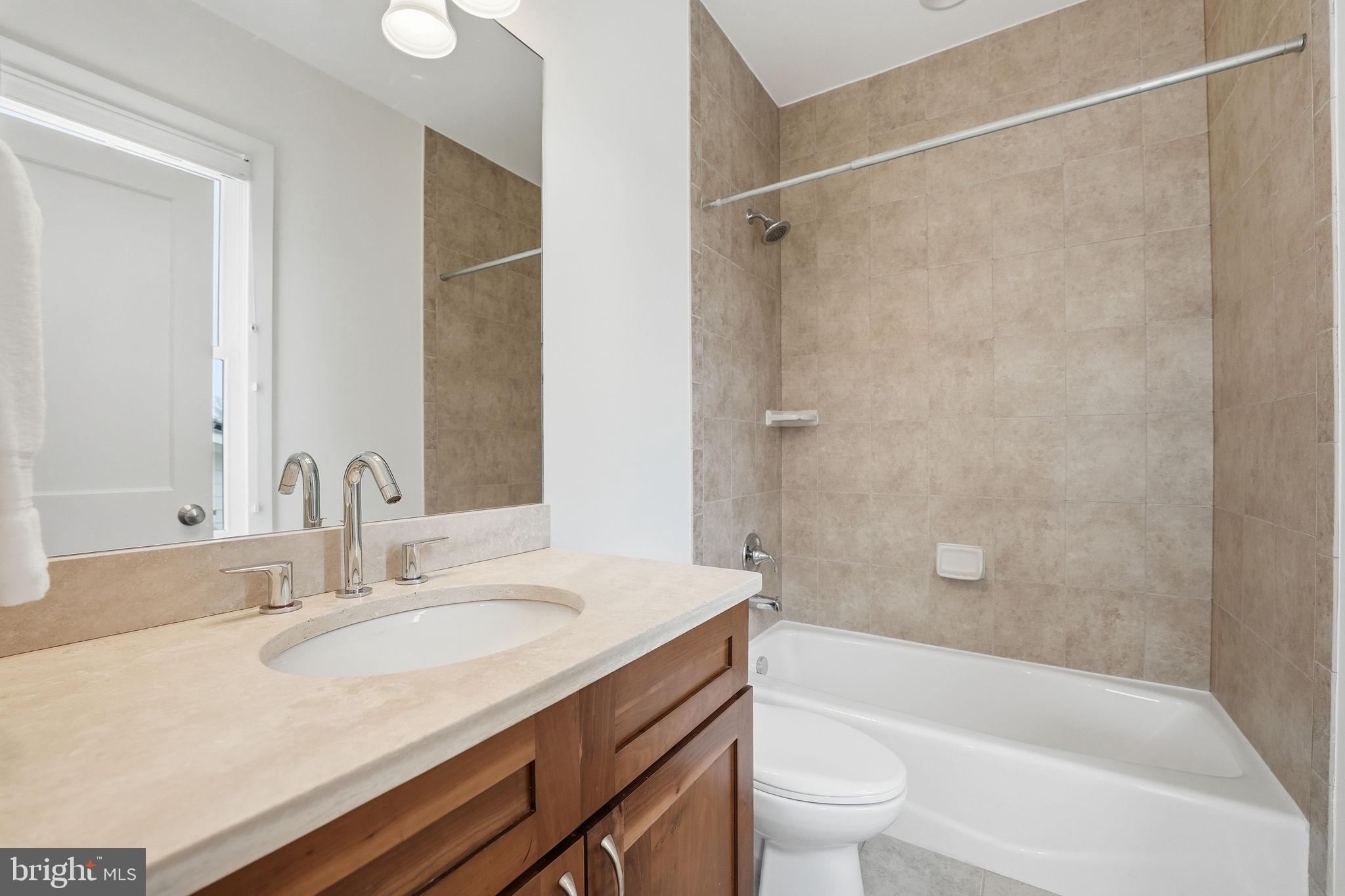 LYON VILLAGE - Residential