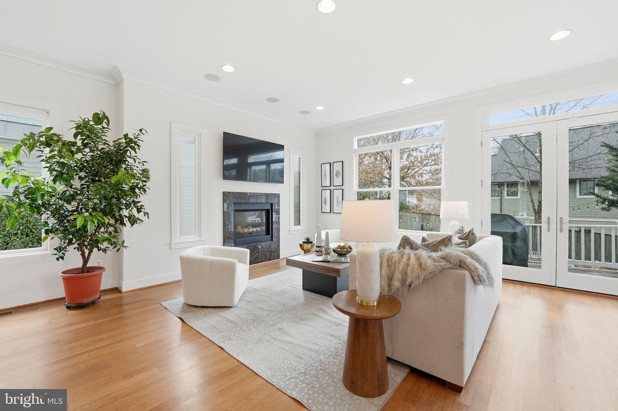 LYON VILLAGE - Residential