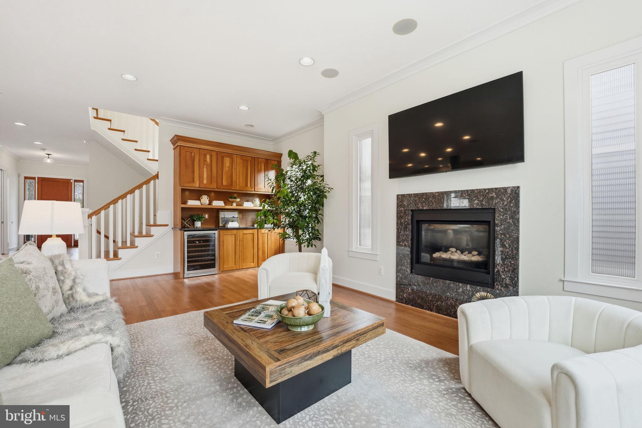 LYON VILLAGE - Residential