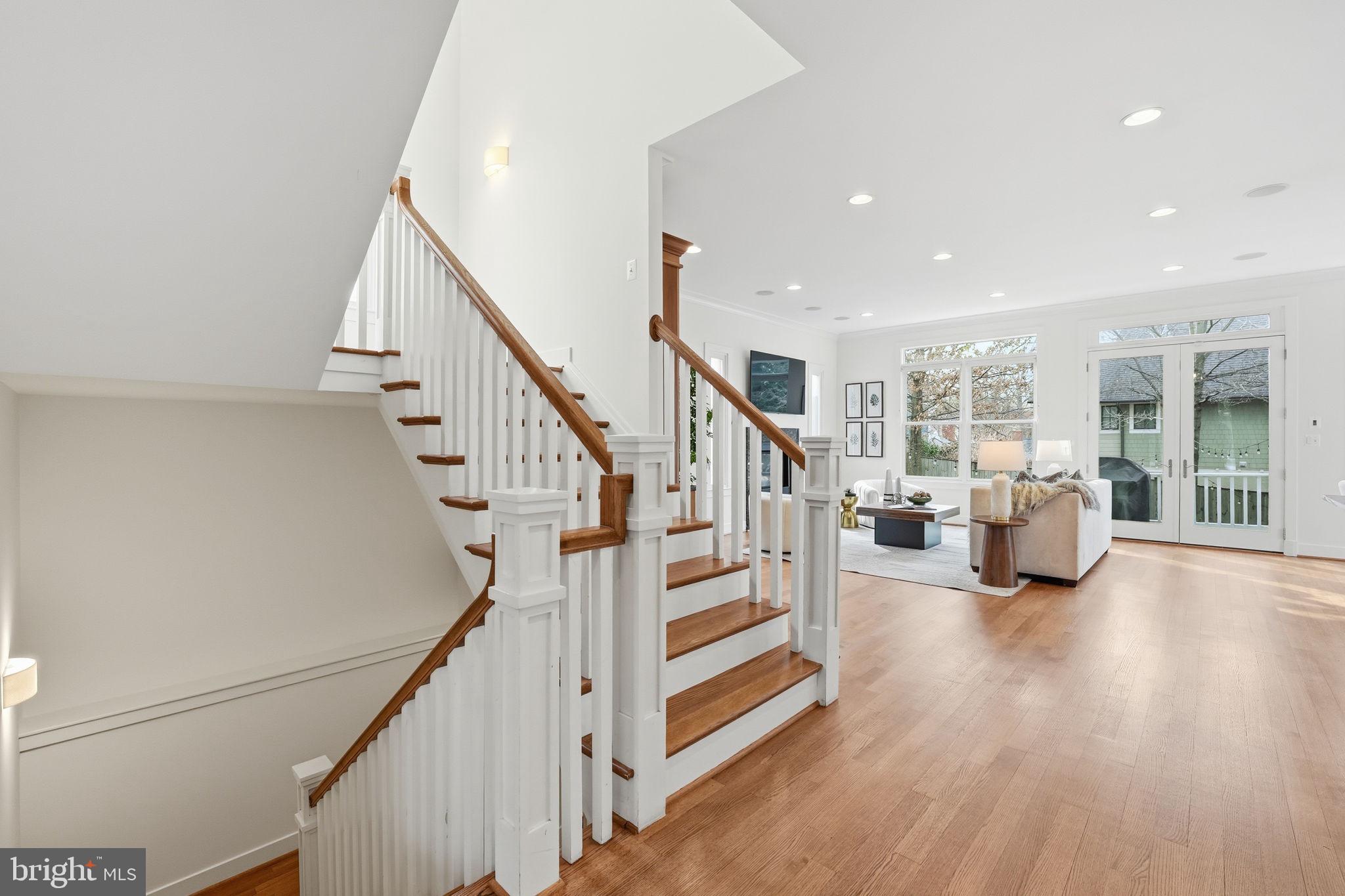 LYON VILLAGE - Residential