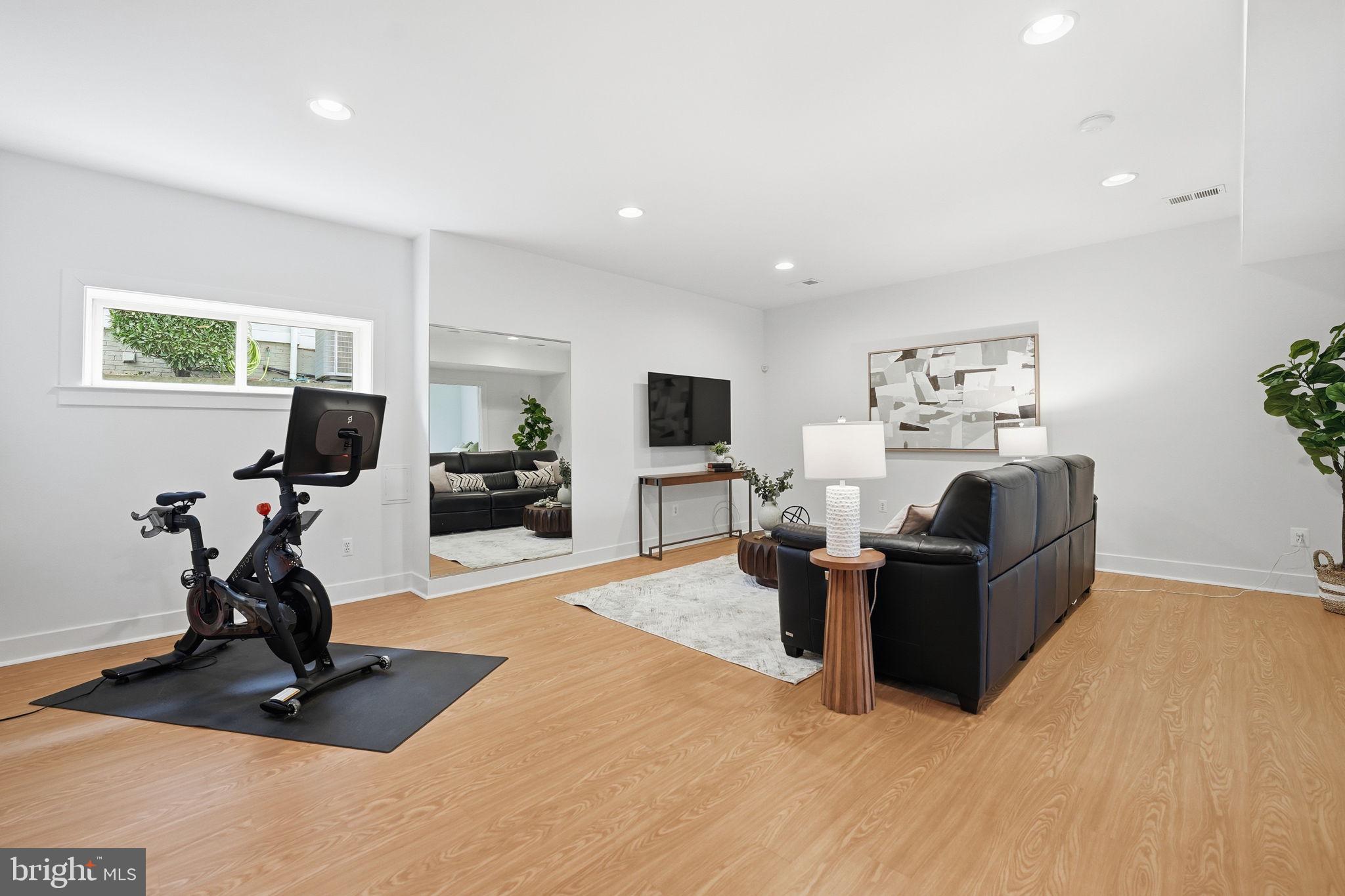 LYON VILLAGE - Residential