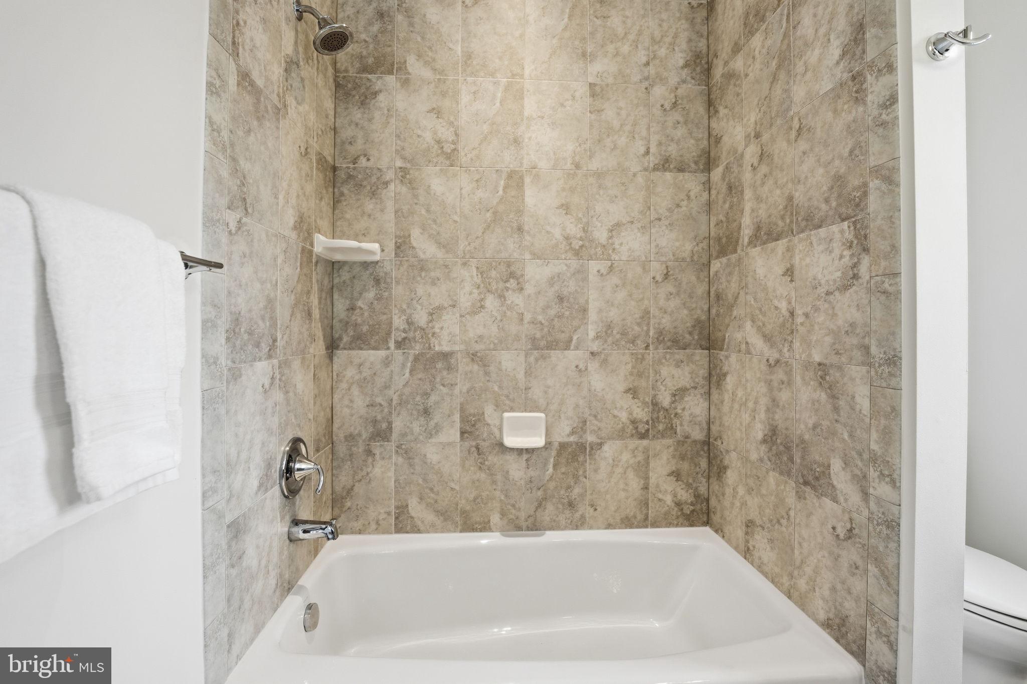 LYON VILLAGE - Residential