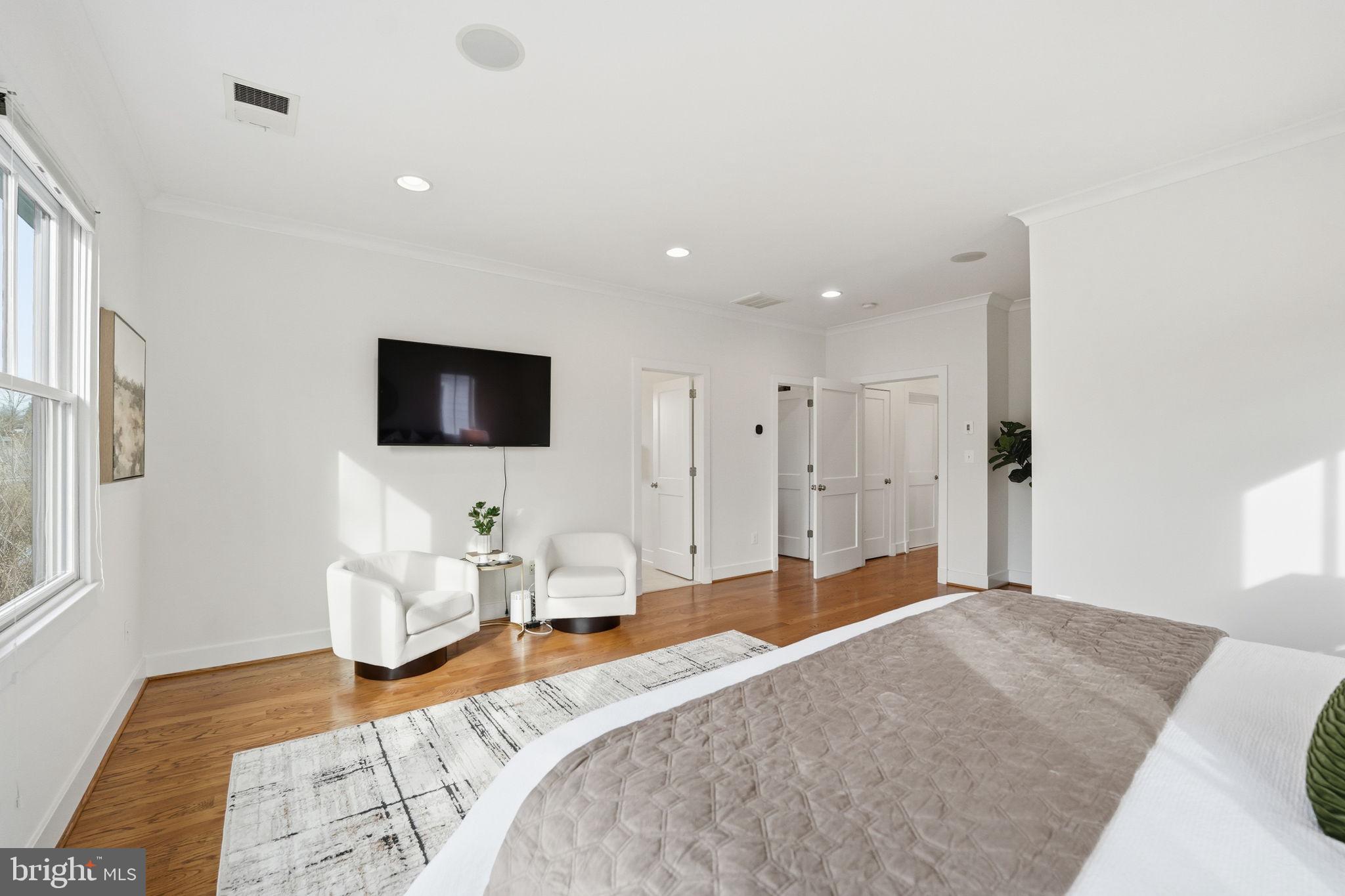 LYON VILLAGE - Residential