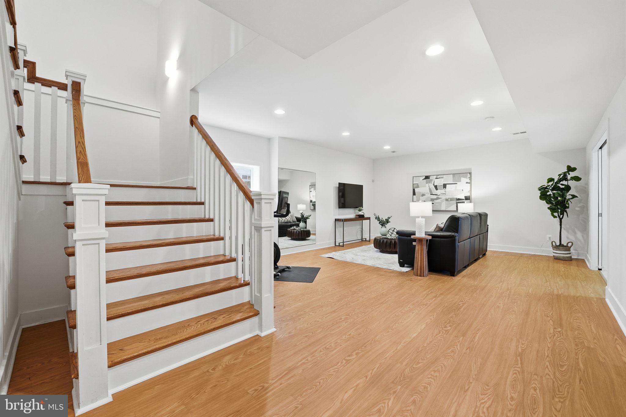 LYON VILLAGE - Residential