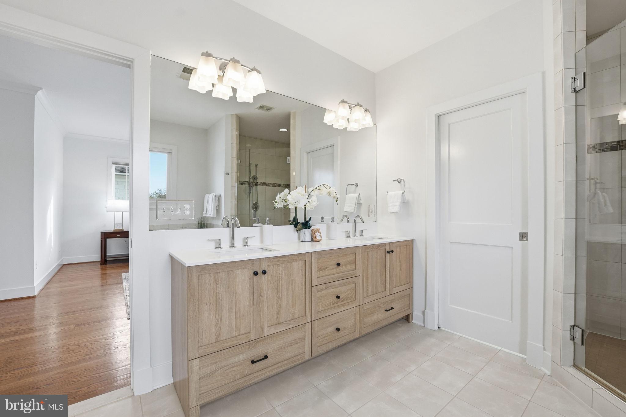 LYON VILLAGE - Residential