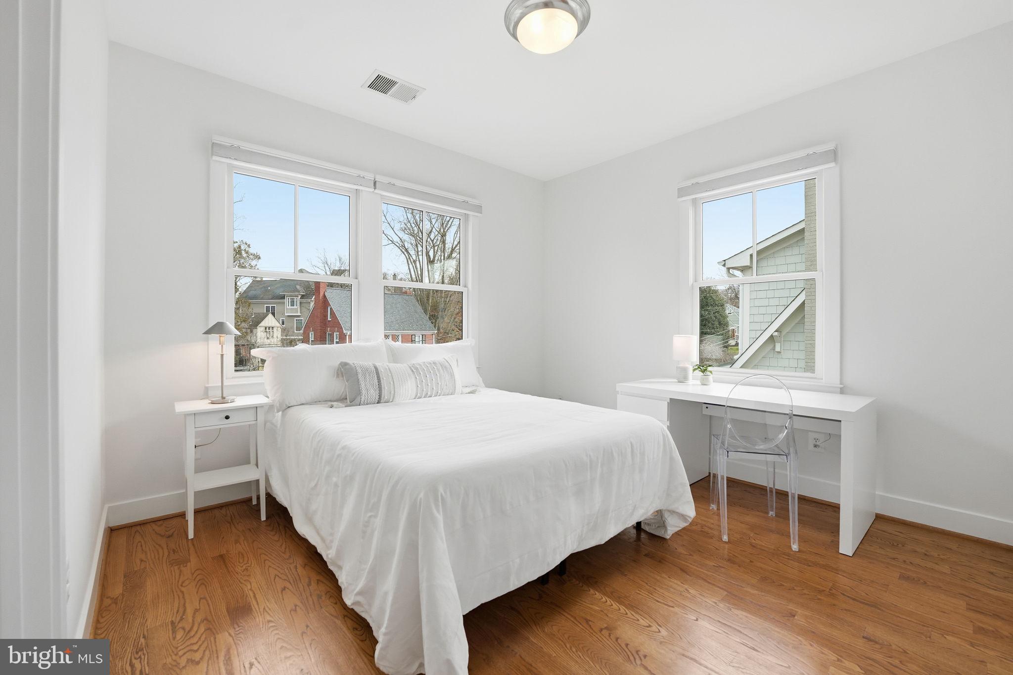 LYON VILLAGE - Residential