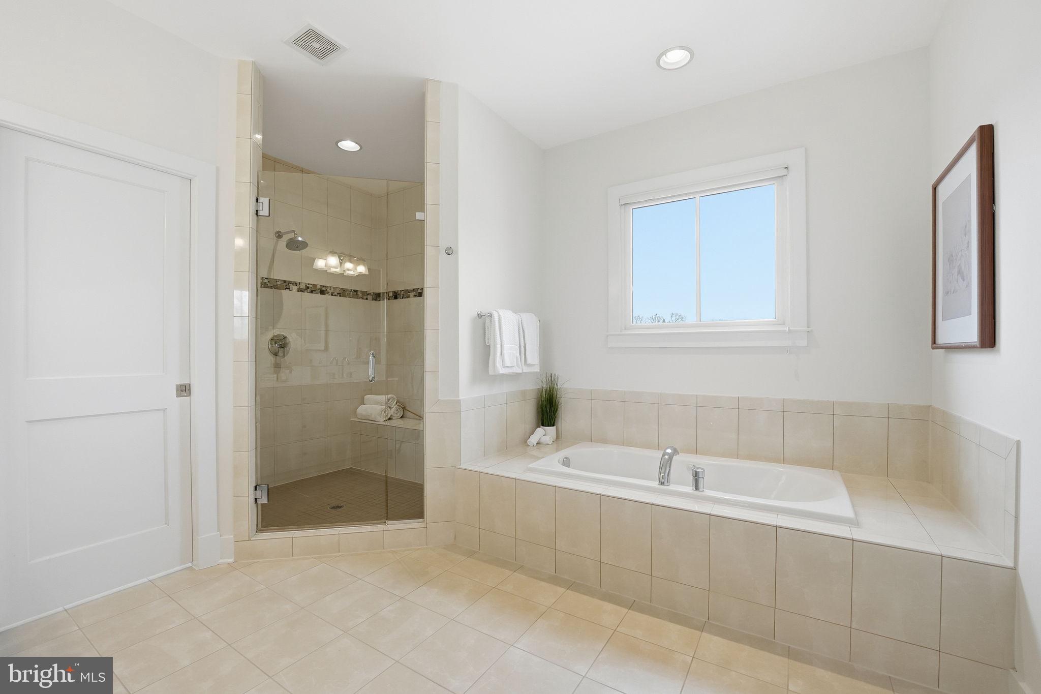 LYON VILLAGE - Residential