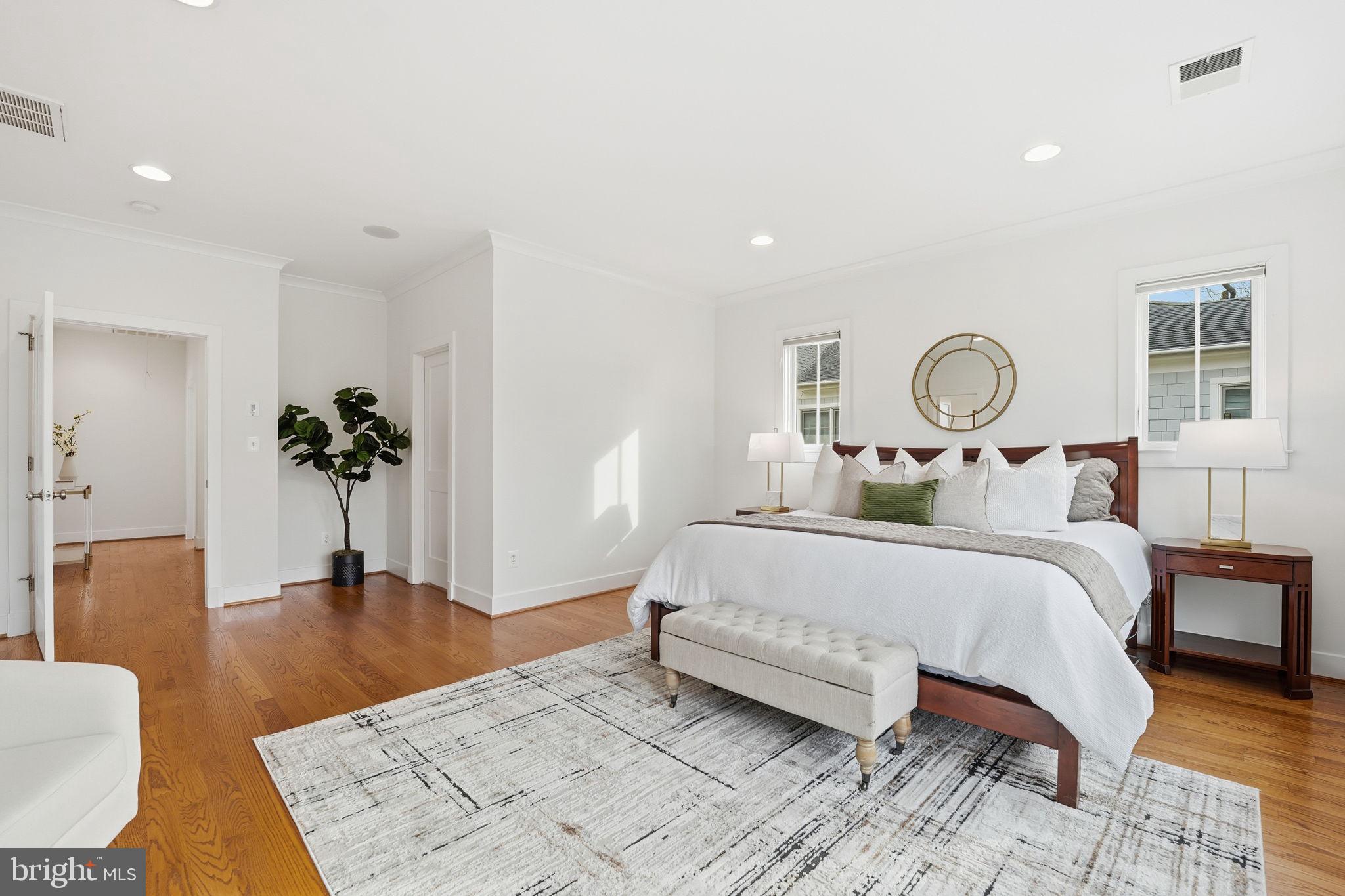 LYON VILLAGE - Residential