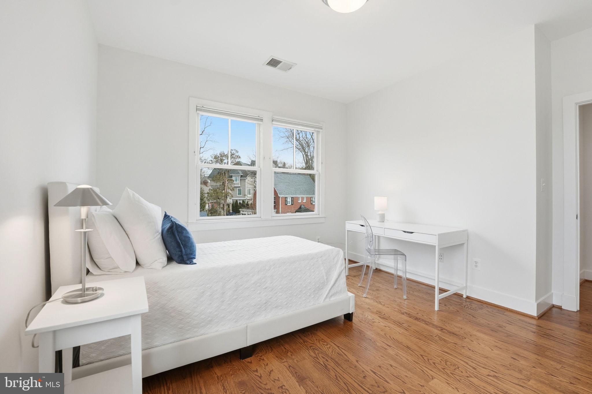 LYON VILLAGE - Residential