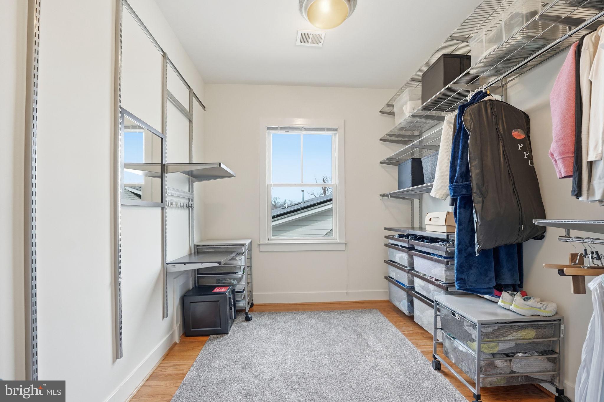 LYON VILLAGE - Residential