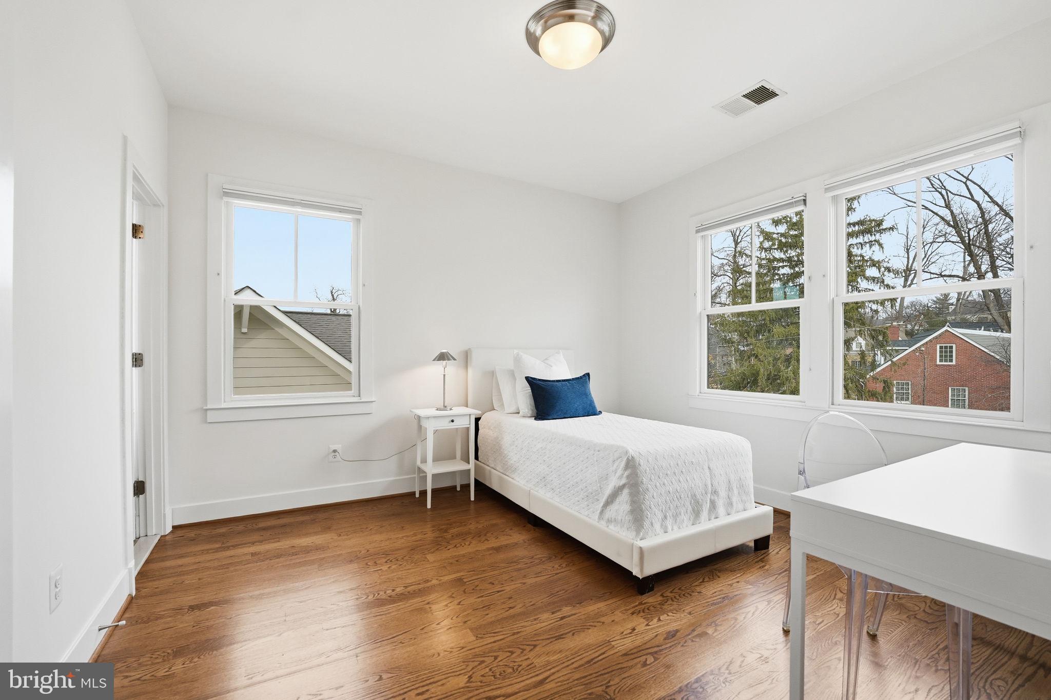 LYON VILLAGE - Residential