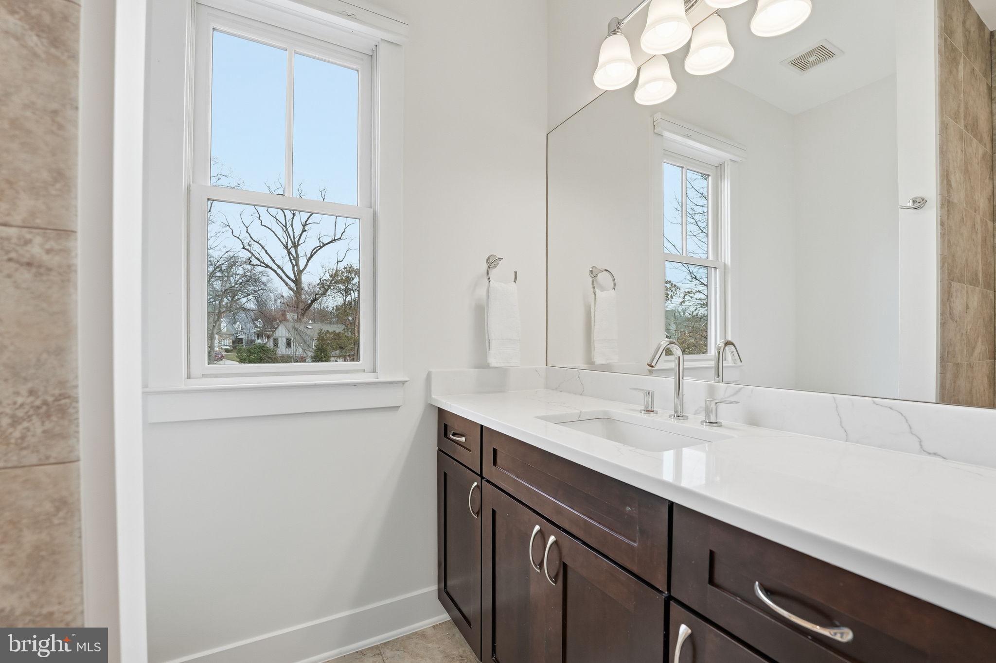 LYON VILLAGE - Residential