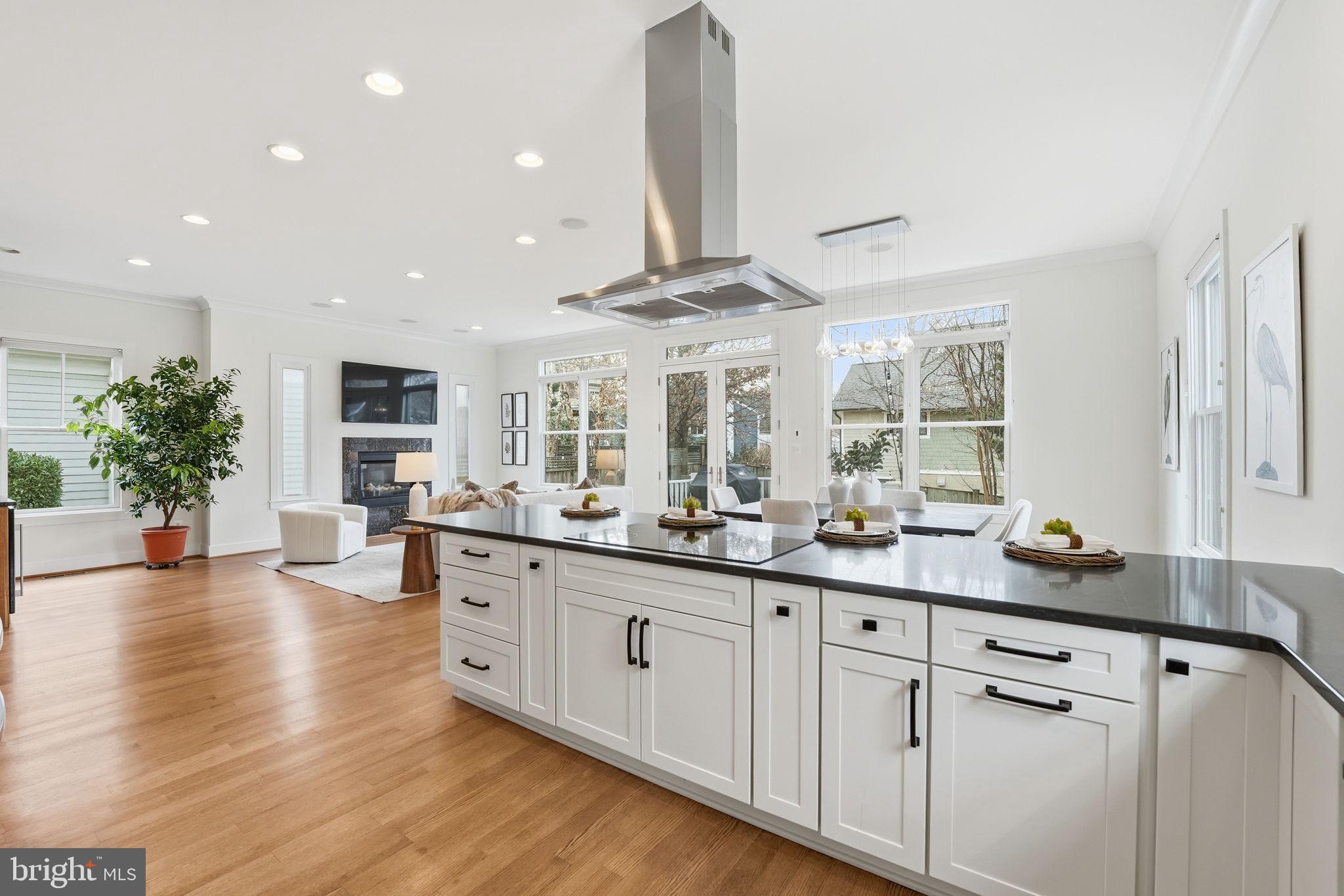 LYON VILLAGE - Residential