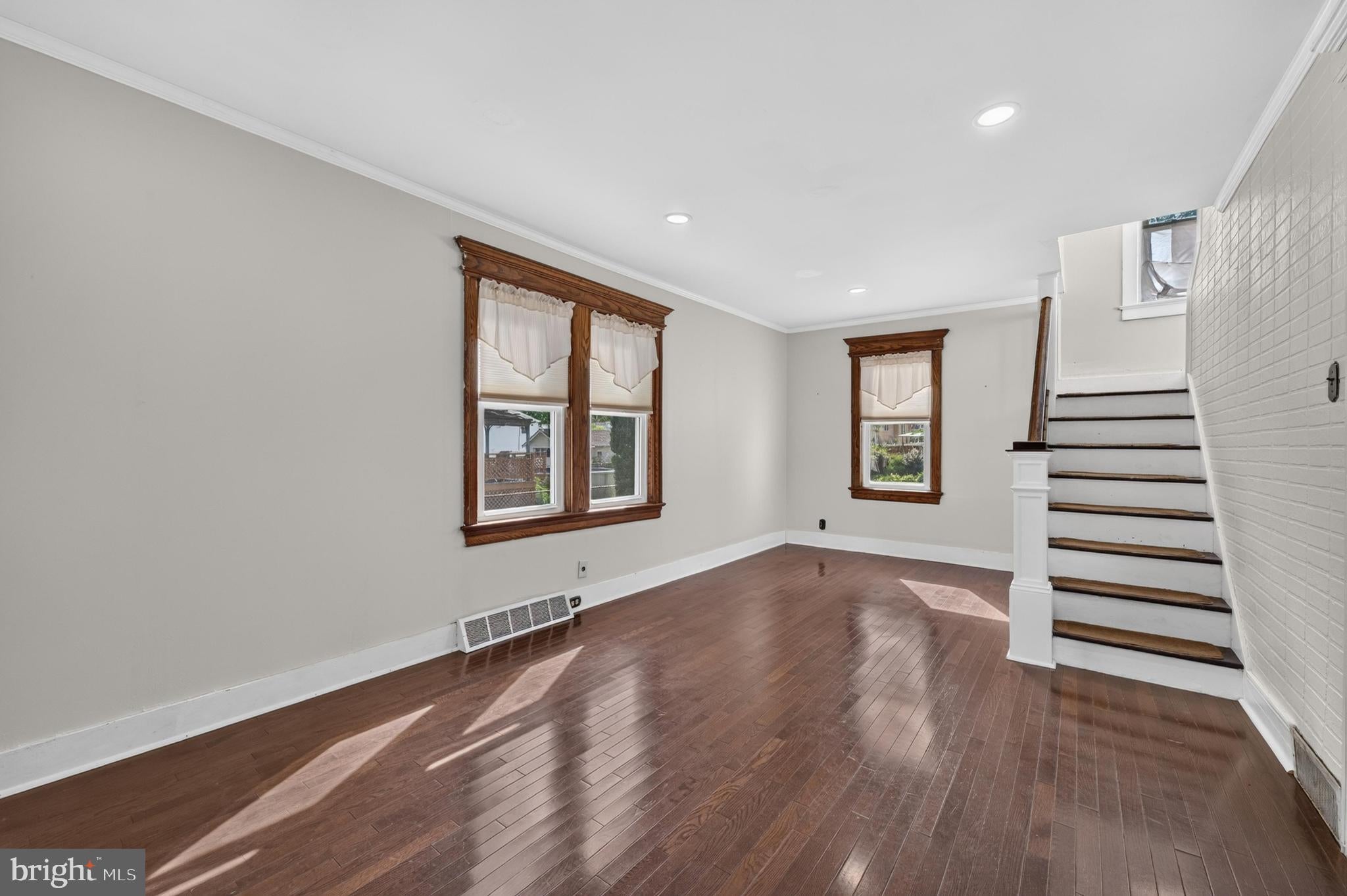 256 W PINE STREET
