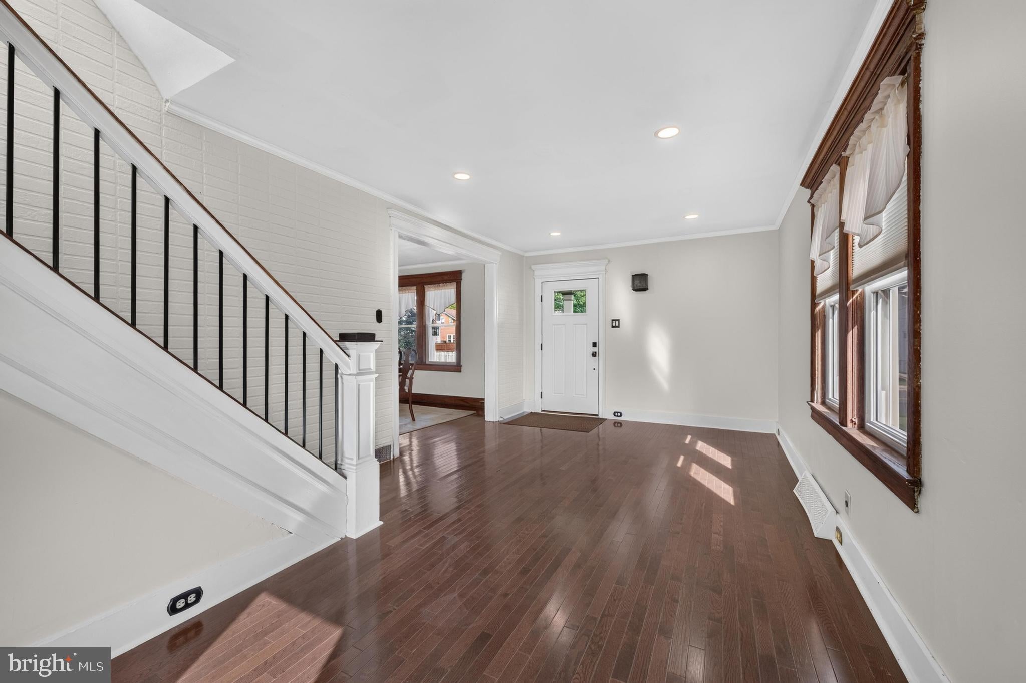 256 W PINE STREET