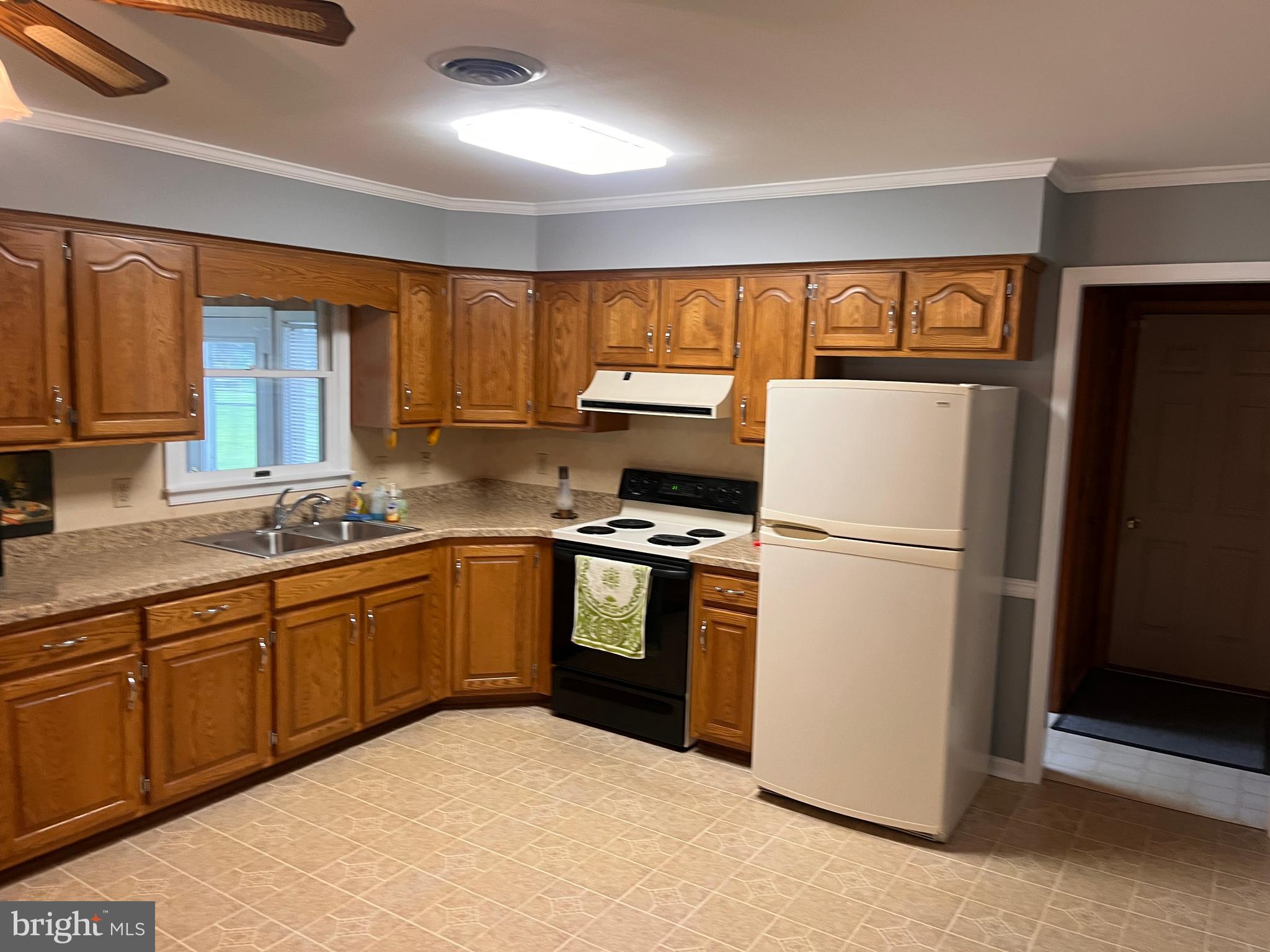 CHESAPEAKE ESTATES - Residential Lease