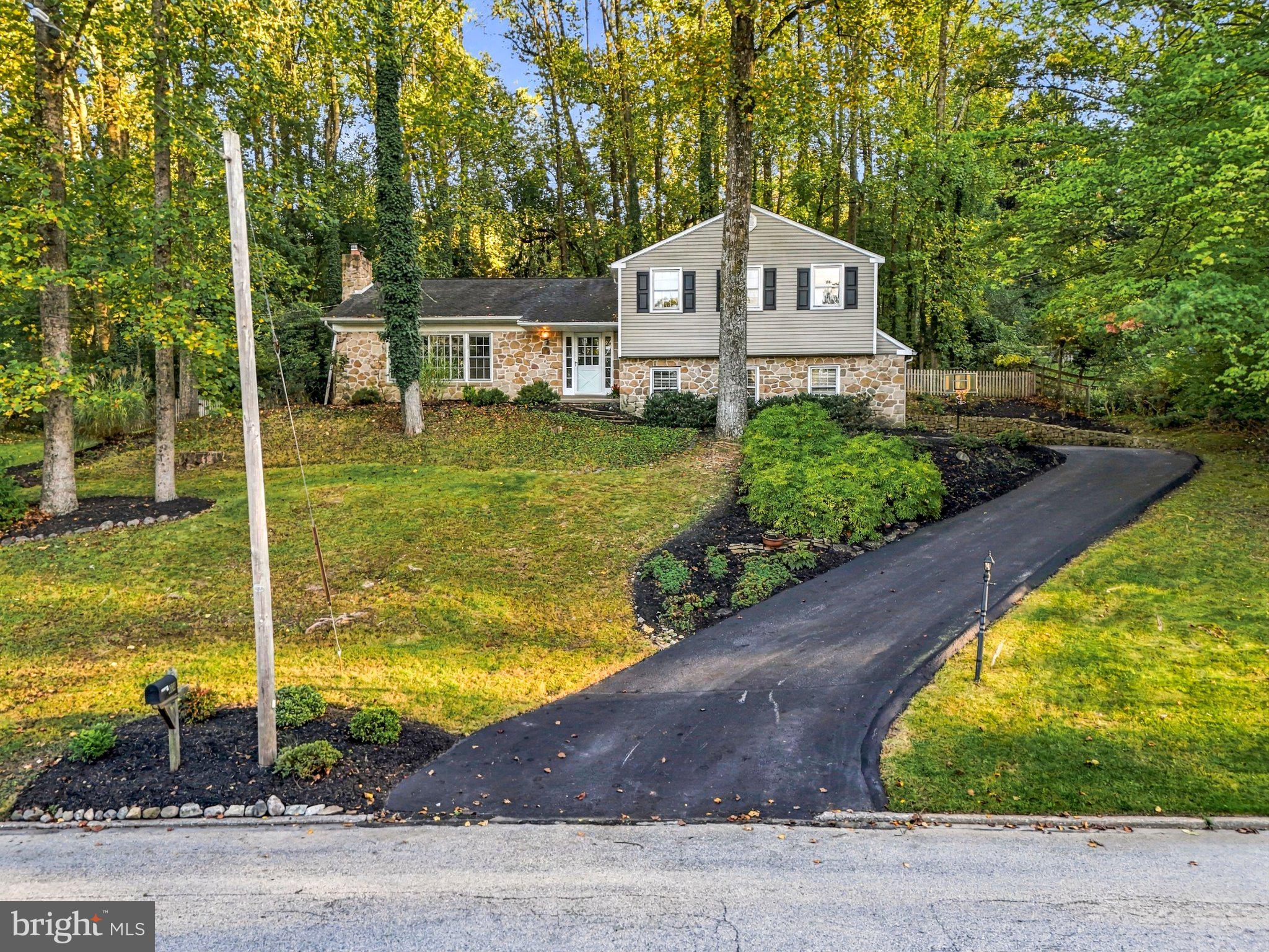 604 HICKORY LANE
