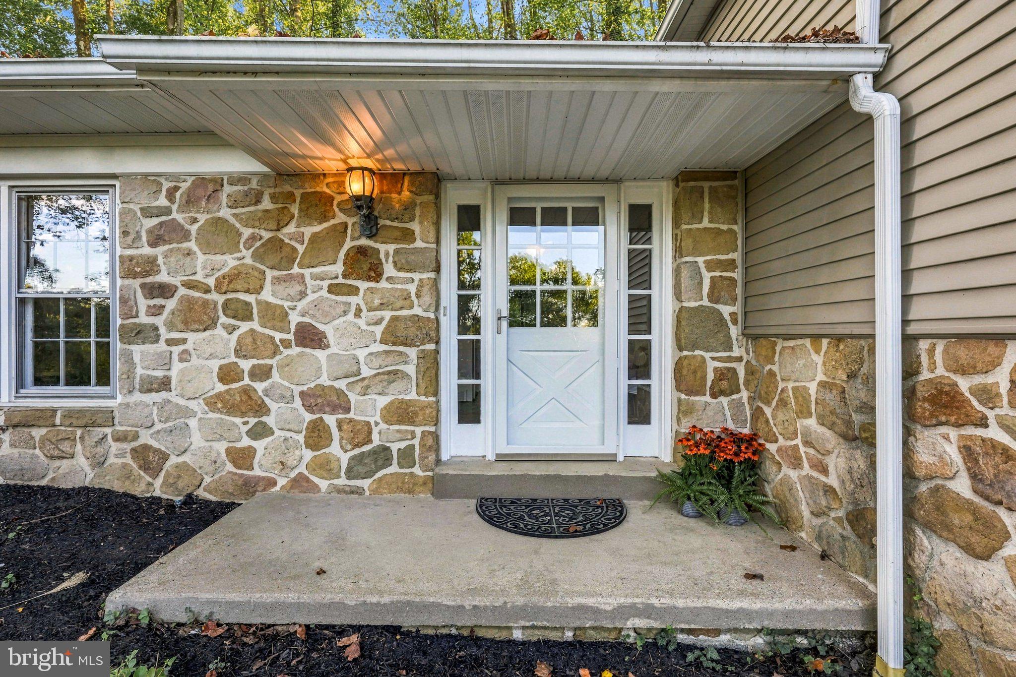 604 HICKORY LANE