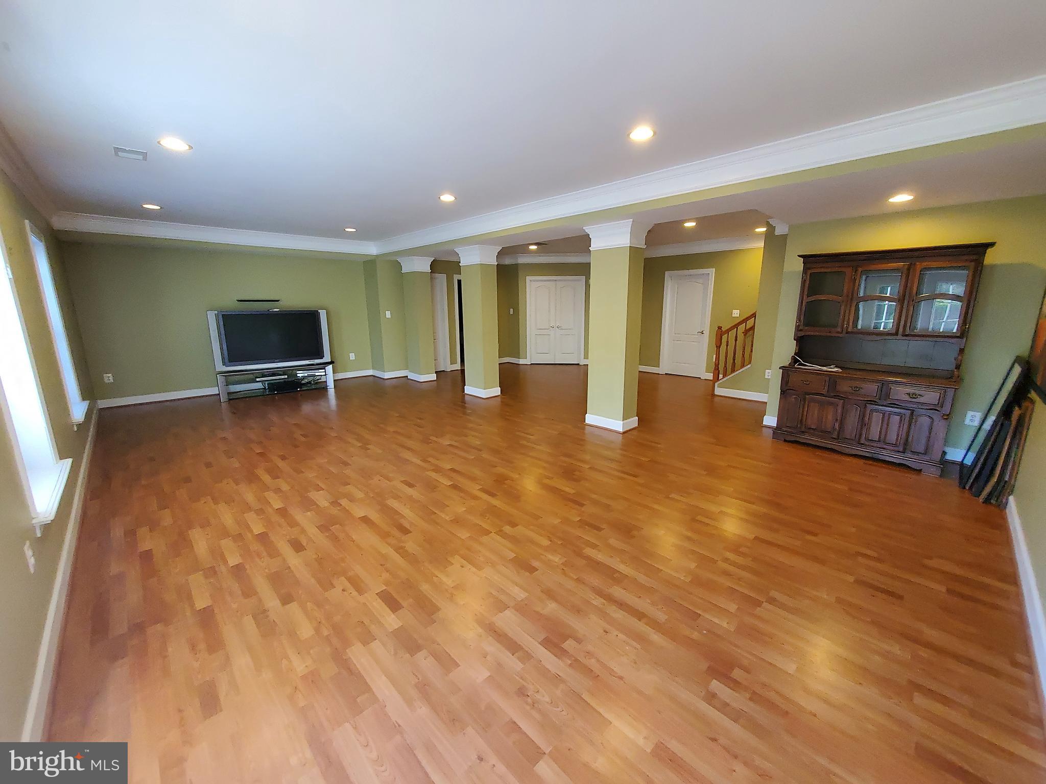 KINGS CROSSING - Residential