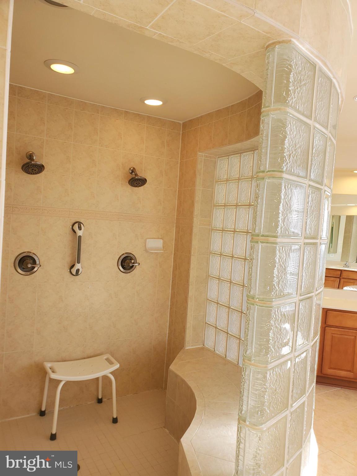 KINGS CROSSING - Residential