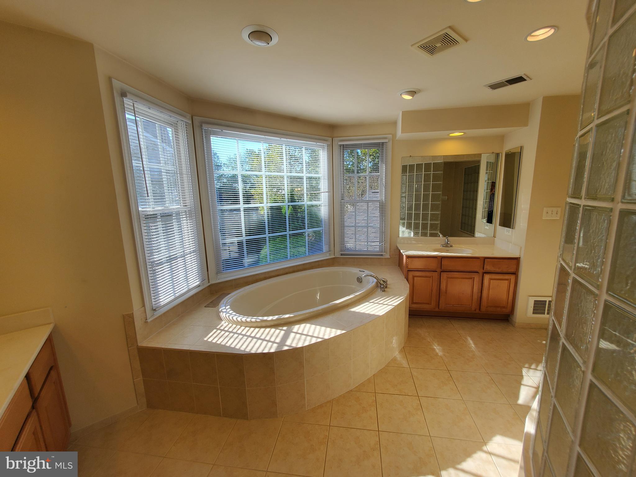 KINGS CROSSING - Residential