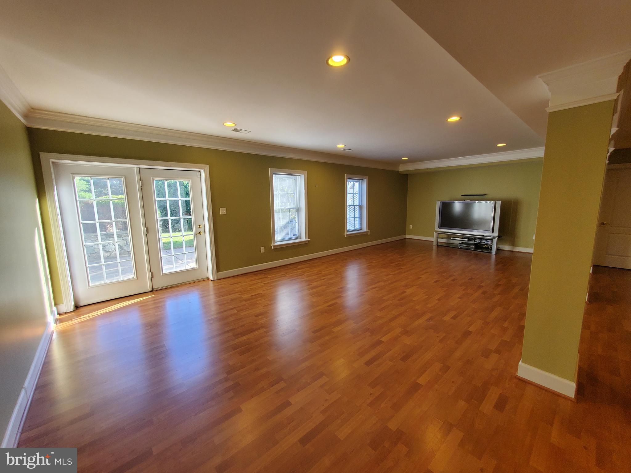 KINGS CROSSING - Residential