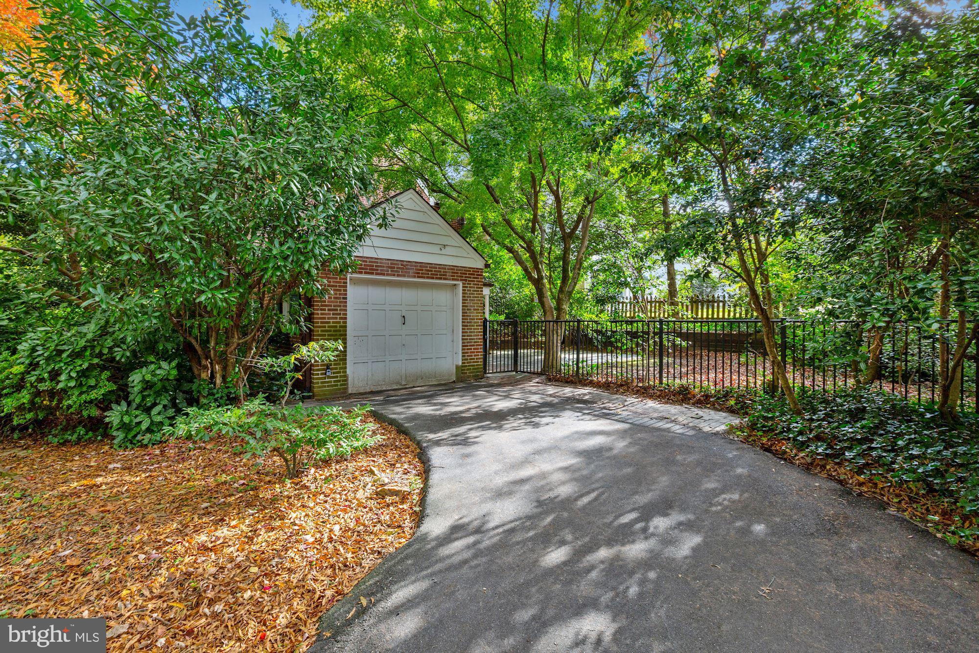 CHEVY CHASE VILLAGE - Residential